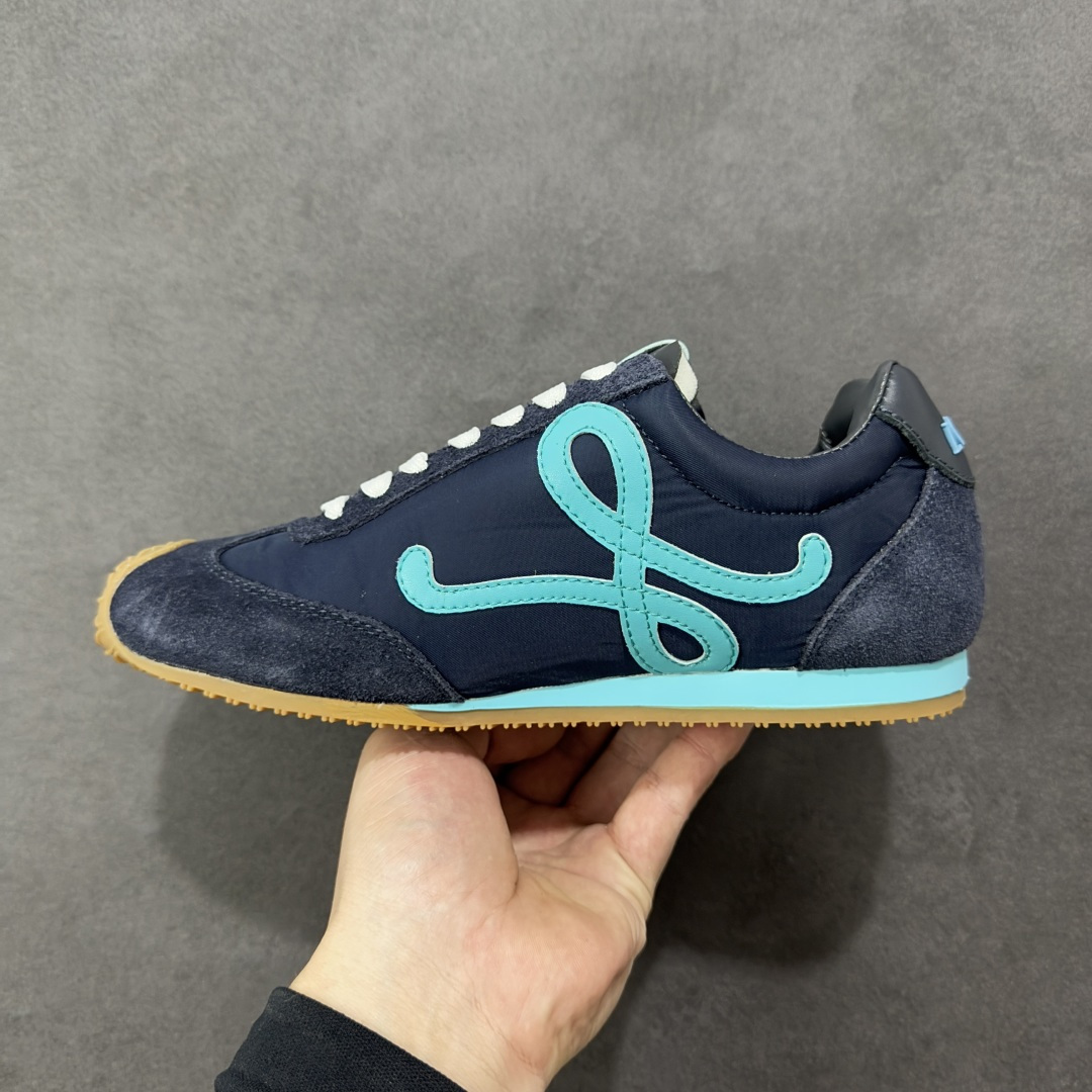 图片[2]-【公司级礼盒版】罗意威LOEWE 2025 Ballet Runner2.0 新款芭蕾舞鞋 双层精美礼盒包装 细节完美 裁边清洁度超高 无毛边 版型和材质均1比1复刻 内里头层皮料 价格合理不杀猪 中端版本品质💪🏻 尺码 35-40-选品中心