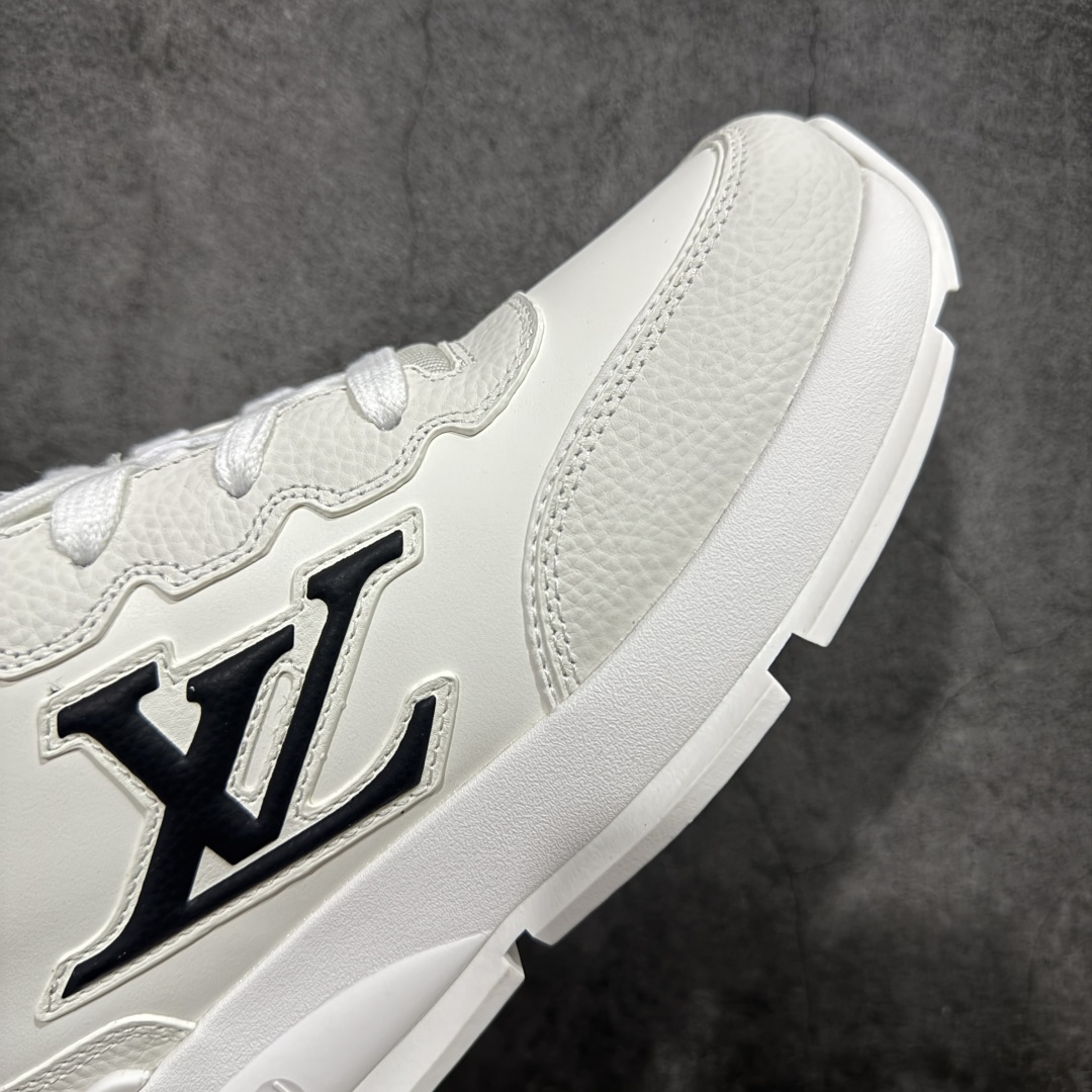 图片[6]-【莞顶渠道】Louis Vuitton Classic 2025秋天系列 路易威登LV 低帮 白黑色 圆头系带低邦经典走秀休闲鞋上脚非常舒适 奢侈用料，做工精细，中底印有欧洲制造英文字母 鞋面由意大利进口小牛皮拼接，侧边饰有品牌Loggo标志及签名，最新乳胶垫脚➕网布内里，脚感超舒适。原厂特供原版双色TPU组合大底。套包工艺 固特异缝合锁边 面料：独家定制头层牛皮 配件：独家私模Vuitton标识 内里：定制丝滑网里一头层丝绸牛皮内里 大底：TPU组合大底耐磨防滑防黄 垫脚：新款乳胶垫-网纱吸汗 工艺：全电脑针车拉线 鞋头 后套 冷热定型 全套拉帮套楦中低LLogo花纹 包装 证书 卡片 说明书 合格证 防尘袋 全网最齐包装 尺码：38-45-选品中心