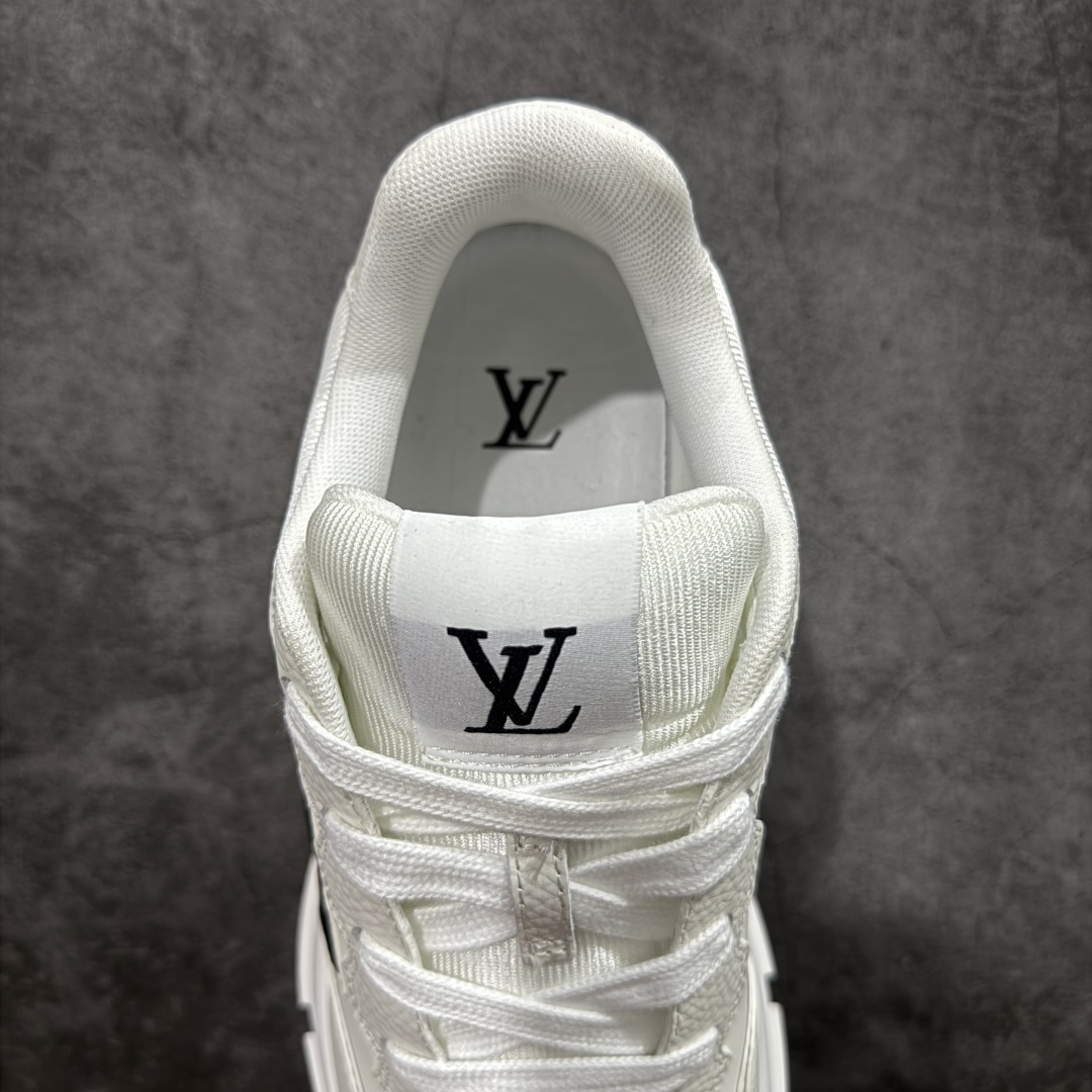 图片[8]-【莞顶渠道】Louis Vuitton Classic 2025秋天系列 路易威登LV 低帮 白黑色 圆头系带低邦经典走秀休闲鞋上脚非常舒适 奢侈用料，做工精细，中底印有欧洲制造英文字母 鞋面由意大利进口小牛皮拼接，侧边饰有品牌Loggo标志及签名，最新乳胶垫脚➕网布内里，脚感超舒适。原厂特供原版双色TPU组合大底。套包工艺 固特异缝合锁边 面料：独家定制头层牛皮 配件：独家私模Vuitton标识 内里：定制丝滑网里一头层丝绸牛皮内里 大底：TPU组合大底耐磨防滑防黄 垫脚：新款乳胶垫-网纱吸汗 工艺：全电脑针车拉线 鞋头 后套 冷热定型 全套拉帮套楦中低LLogo花纹 包装 证书 卡片 说明书 合格证 防尘袋 全网最齐包装 尺码：38-45-选品中心
