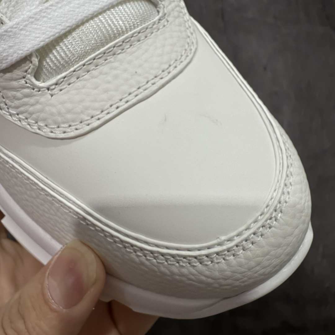 图片[5]-【莞顶渠道】Louis Vuitton Classic 2025秋天系列 路易威登LV 低帮 白黑色 圆头系带低邦经典走秀休闲鞋上脚非常舒适 奢侈用料，做工精细，中底印有欧洲制造英文字母 鞋面由意大利进口小牛皮拼接，侧边饰有品牌Loggo标志及签名，最新乳胶垫脚➕网布内里，脚感超舒适。原厂特供原版双色TPU组合大底。套包工艺 固特异缝合锁边 面料：独家定制头层牛皮 配件：独家私模Vuitton标识 内里：定制丝滑网里一头层丝绸牛皮内里 大底：TPU组合大底耐磨防滑防黄 垫脚：新款乳胶垫-网纱吸汗 工艺：全电脑针车拉线 鞋头 后套 冷热定型 全套拉帮套楦中低LLogo花纹 包装 证书 卡片 说明书 合格证 防尘袋 全网最齐包装 尺码：38-45-选品中心