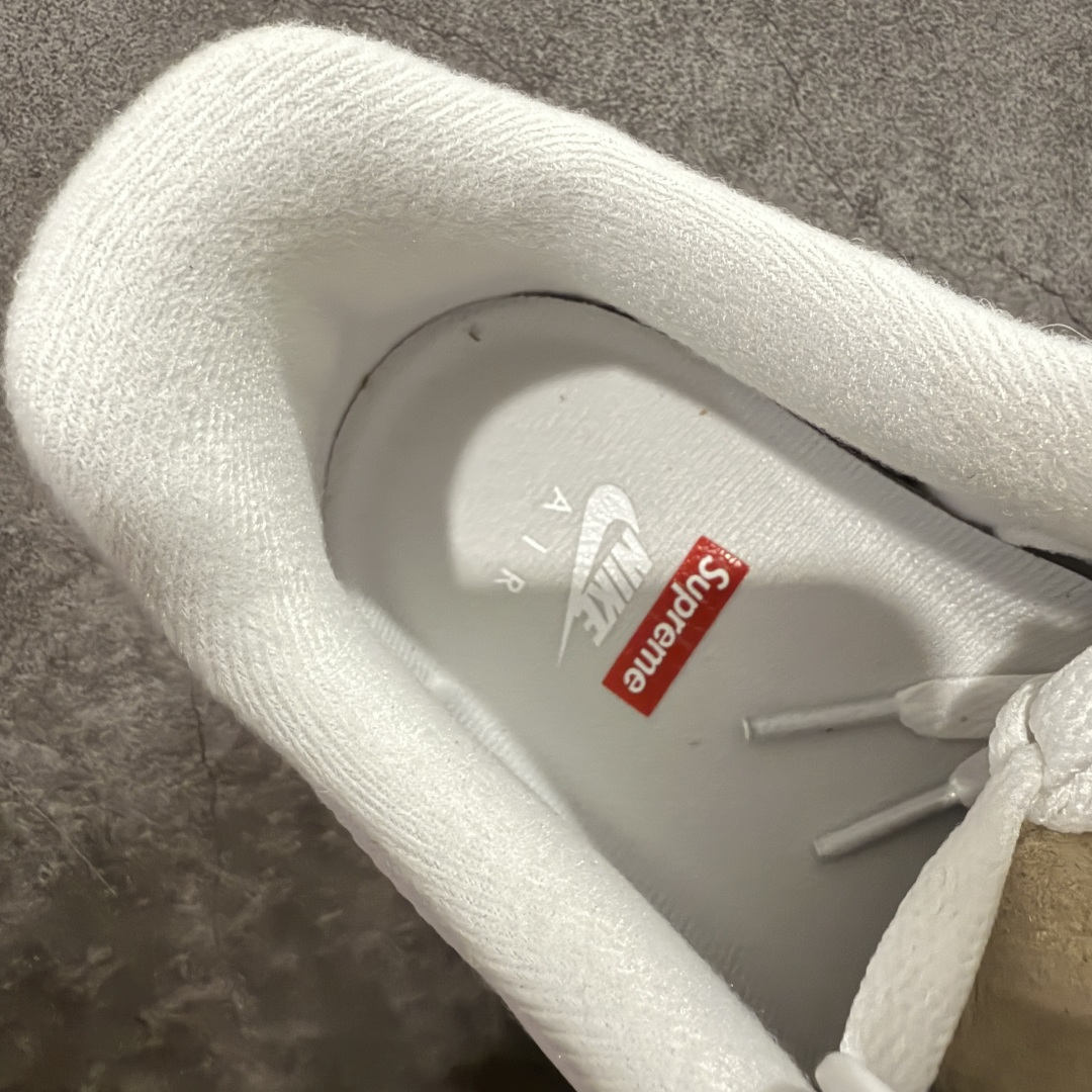 图片[7]-【GX2.0版本】Supreme x NK Air Force 1 Low \’07 空军一号低帮经典板鞋 联名白红 CU9225-100 经典老鞋 完美复刻 不规则波浪大底咬花 全鞋电脑针车 工整有序 视觉效果满分 原厂拉帮手法 标准四线 密度针距针孔大小控制到位 原装反口里网布海绵 正确卡色网眼大小 新版鞋撑改用纸团代替 原厂港宝加持完美还原灵魂版型 原盒原配从里到外百分百还原 原厂全头层原厂皮料 原标原盒 内置Sole气垫 中底白色背胶 中底划线 已经无限的接近公司 原厂楦头 原厂刺绣 后跟弧度修正 独家私模最大开发到48.5 尺码：35.5 36 37.5 38 38.5 39 40 40.5 41 42 42.5 43 44 44.5 45 46 47.5 48.5-选品中心