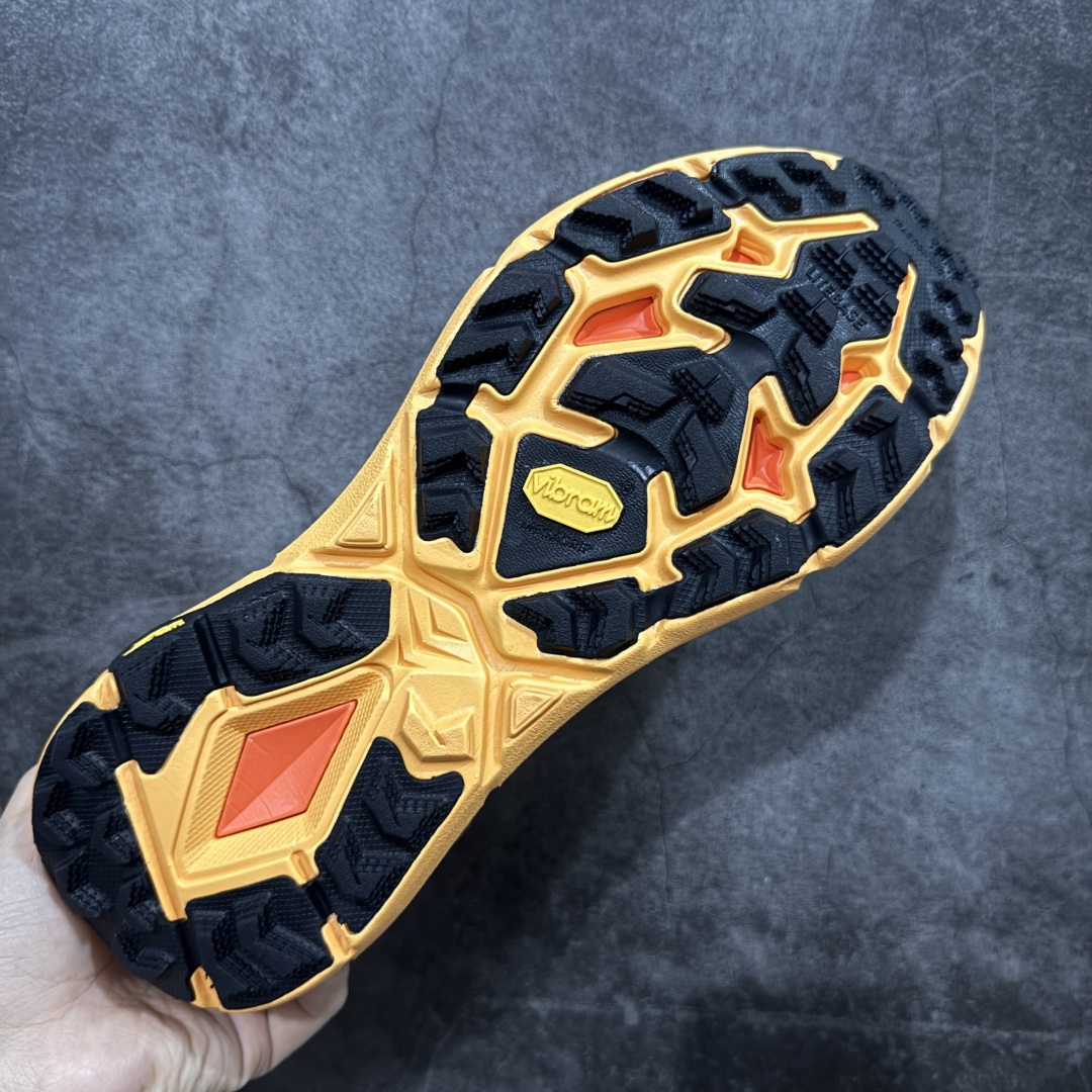 图片[9]-【正确组合底版本】HOKA ONE ONE Mafate Speed 4 飞速玛法特4代系列低帮轻量户外越野休闲运动慢跑鞋 HOKA ONE ONE是来自美国的跑步鞋知名品牌，创立于2009年，始终致力于为所有跑者提供更新、更好的跑步装备。相比常规跑鞋，HOKA ONE ONE特别研发使用性能独特的几何形跑鞋中底，此种鞋底更厚、更高、回弹性也更好，除了卓越的缓冲性能，它还能为各种阶段的跑者带来更具动感、更加稳定的跑步体验。HOKAONE ONE从设计之初就清楚意识到，要保证跑者步幅的均匀一致，双脚自然而然的运动至关重要。尺码：36 36.5 37.5 38 39 40 40.5 41 42 42.5 43 44 45 46-选品中心