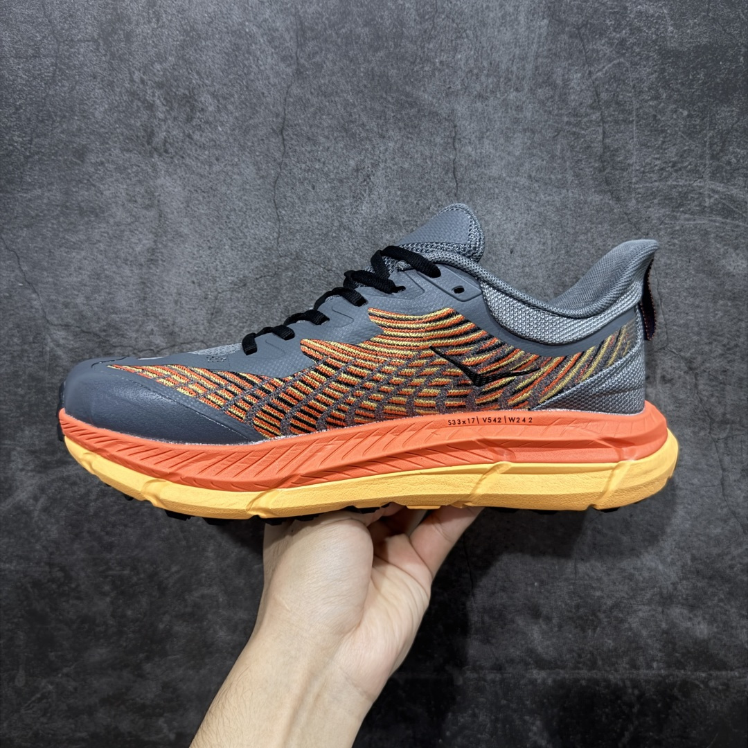 图片[2]-【正确组合底版本】HOKA ONE ONE Mafate Speed 4 飞速玛法特4代系列低帮轻量户外越野休闲运动慢跑鞋 HOKA ONE ONE是来自美国的跑步鞋知名品牌，创立于2009年，始终致力于为所有跑者提供更新、更好的跑步装备。相比常规跑鞋，HOKA ONE ONE特别研发使用性能独特的几何形跑鞋中底，此种鞋底更厚、更高、回弹性也更好，除了卓越的缓冲性能，它还能为各种阶段的跑者带来更具动感、更加稳定的跑步体验。HOKAONE ONE从设计之初就清楚意识到，要保证跑者步幅的均匀一致，双脚自然而然的运动至关重要。尺码：36 36.5 37.5 38 39 40 40.5 41 42 42.5 43 44 45 46-选品中心