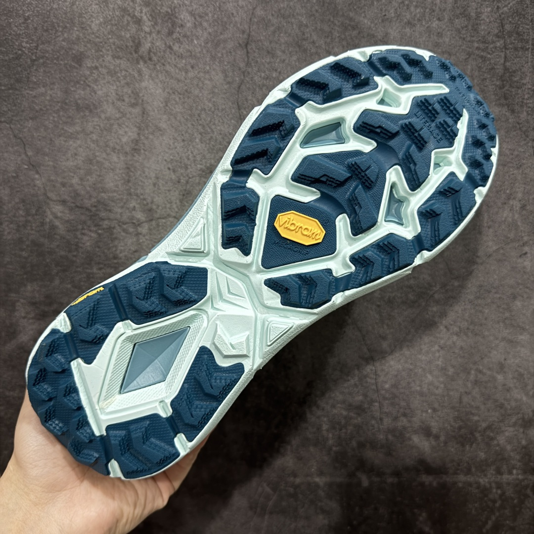 图片[9]-【正确组合底版本】HOKA ONE ONE Mafate Speed 4 飞速玛法特4代系列低帮轻量户外越野休闲运动慢跑鞋 HOKA ONE ONE是来自美国的跑步鞋知名品牌，创立于2009年，始终致力于为所有跑者提供更新、更好的跑步装备。相比常规跑鞋，HOKA ONE ONE特别研发使用性能独特的几何形跑鞋中底，此种鞋底更厚、更高、回弹性也更好，除了卓越的缓冲性能，它还能为各种阶段的跑者带来更具动感、更加稳定的跑步体验。HOKAONE ONE从设计之初就清楚意识到，要保证跑者步幅的均匀一致，双脚自然而然的运动至关重要。尺码：36 36.5 37.5 38 39 40 40.5 41 42 42.5 43 44 45 46-选品中心