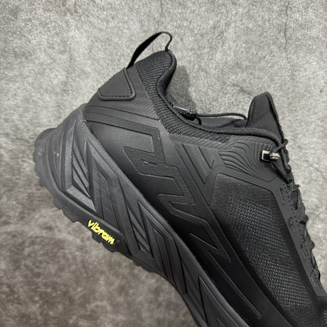 图片[7]-【升级版】可隆KOLON SPORT Move Alpha 舒适柔软 防水支撑轻便回弹 低帮 徒步鞋 黑色 脚感软到像踩云朵☁️—鞋面柔软贴合脚型，走石子路也不硌脚；防滑V黄金大底纹路深似锯齿，泥地、陡坡都稳稳拿捏，下雨天也不怕打滑。黑色耐脏又百搭，日常穿去上班是低调质感，进山徒步是可靠装备，从城市到山野，一双鞋承包所有 “出走计划” 尺码：39-45-选品中心