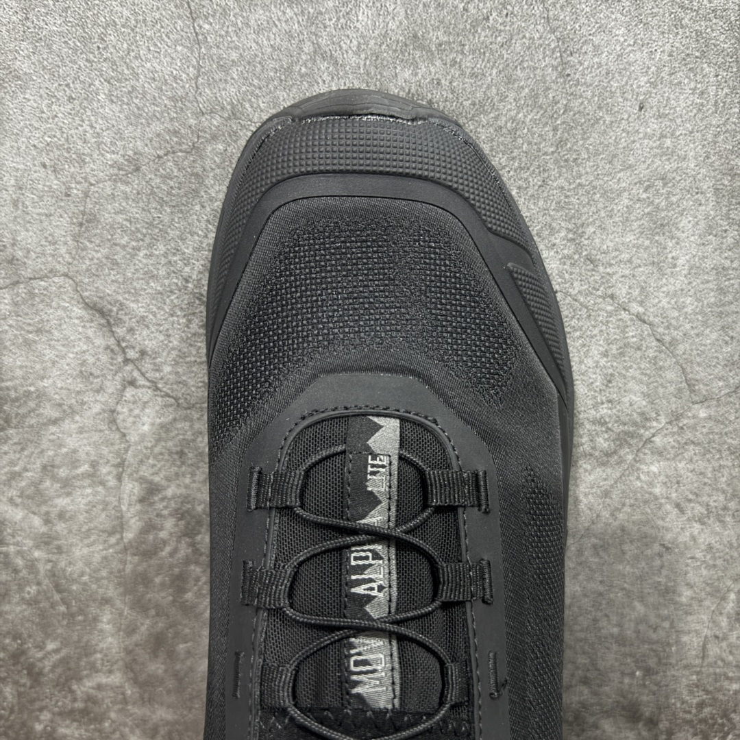 图片[5]-【升级版】可隆KOLON SPORT Move Alpha 舒适柔软 防水支撑轻便回弹 低帮 徒步鞋 黑色 脚感软到像踩云朵☁️—鞋面柔软贴合脚型，走石子路也不硌脚；防滑V黄金大底纹路深似锯齿，泥地、陡坡都稳稳拿捏，下雨天也不怕打滑。黑色耐脏又百搭，日常穿去上班是低调质感，进山徒步是可靠装备，从城市到山野，一双鞋承包所有 “出走计划” 尺码：39-45-选品中心