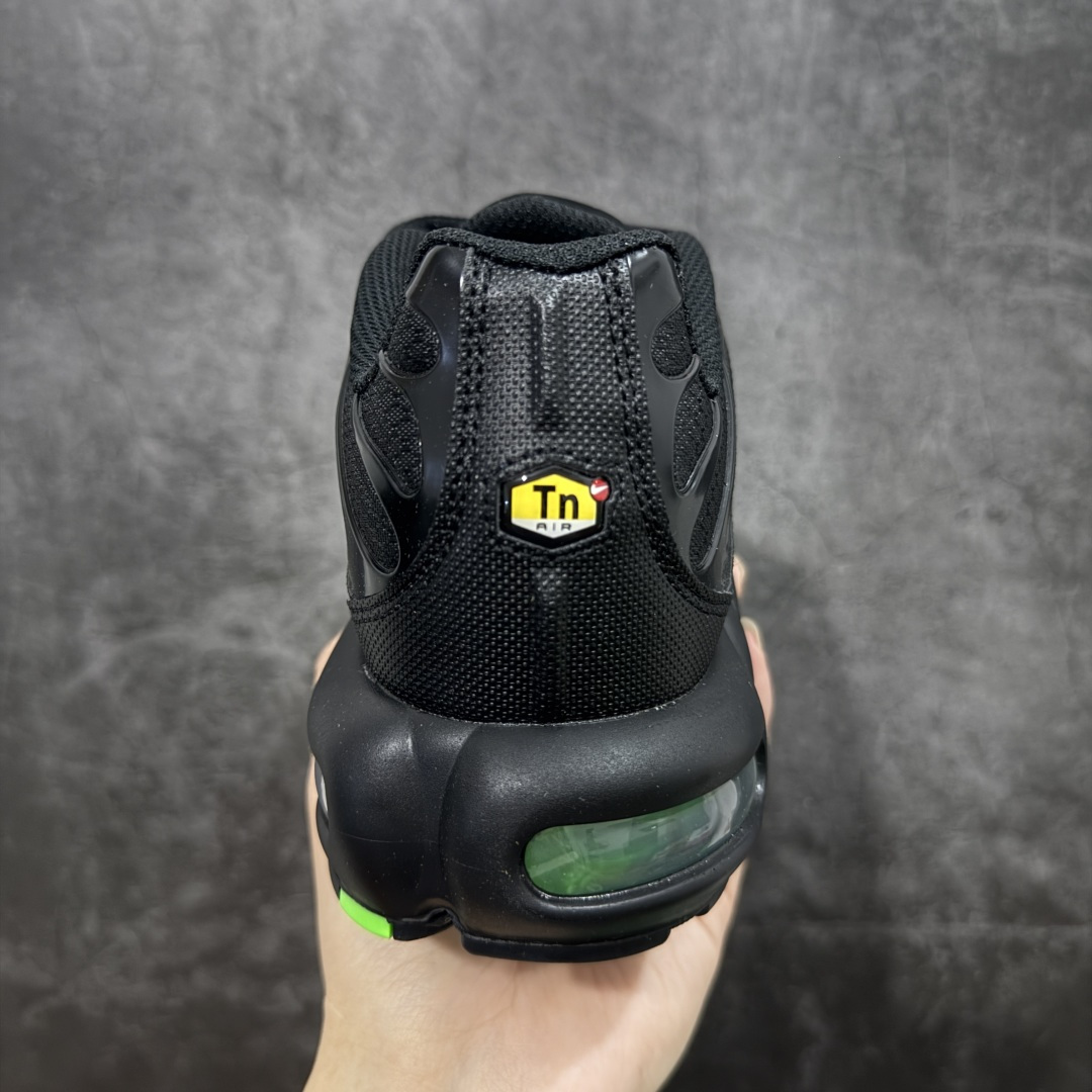 图片[4]-【Max纯原版】Nike Air Max Plus TN气垫系列跑鞋 全新一比一高端版本 真正的市场T1品质 更多配色陆续出货 真正的用心研发 一点一点抠出来的 品质 品控细节 随便闭眼对比市场任何版本 全套原纸板楦头开发 完美呈现版型 工艺流程均与原鞋保持一致 Turned Air 中底缓震技术 鞋面弧度与大底弧度一致 鞋头正确TPU材质 鞋面高频TPU材质1.0厚度 原鞋一致层次感 超越公司货的品控标准 多道QC质检 货号：DM0032-024 尺码：36 36.5 37.5 38 38.5 39 40 40.5 41 42 42.5 43 44 44.5 45 46-选品中心