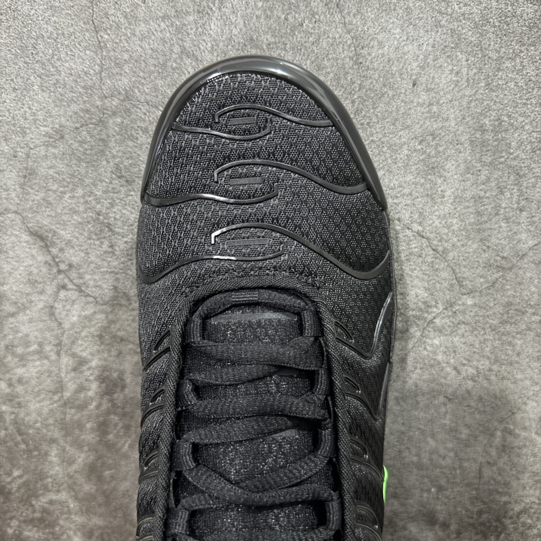图片[5]-【Max纯原版】Nike Air Max Plus TN气垫系列跑鞋 全新一比一高端版本 真正的市场T1品质 更多配色陆续出货 真正的用心研发 一点一点抠出来的 品质 品控细节 随便闭眼对比市场任何版本 全套原纸板楦头开发 完美呈现版型 工艺流程均与原鞋保持一致 Turned Air 中底缓震技术 鞋面弧度与大底弧度一致 鞋头正确TPU材质 鞋面高频TPU材质1.0厚度 原鞋一致层次感 超越公司货的品控标准 多道QC质检 货号：DM0032-024 尺码：36 36.5 37.5 38 38.5 39 40 40.5 41 42 42.5 43 44 44.5 45 46-选品中心