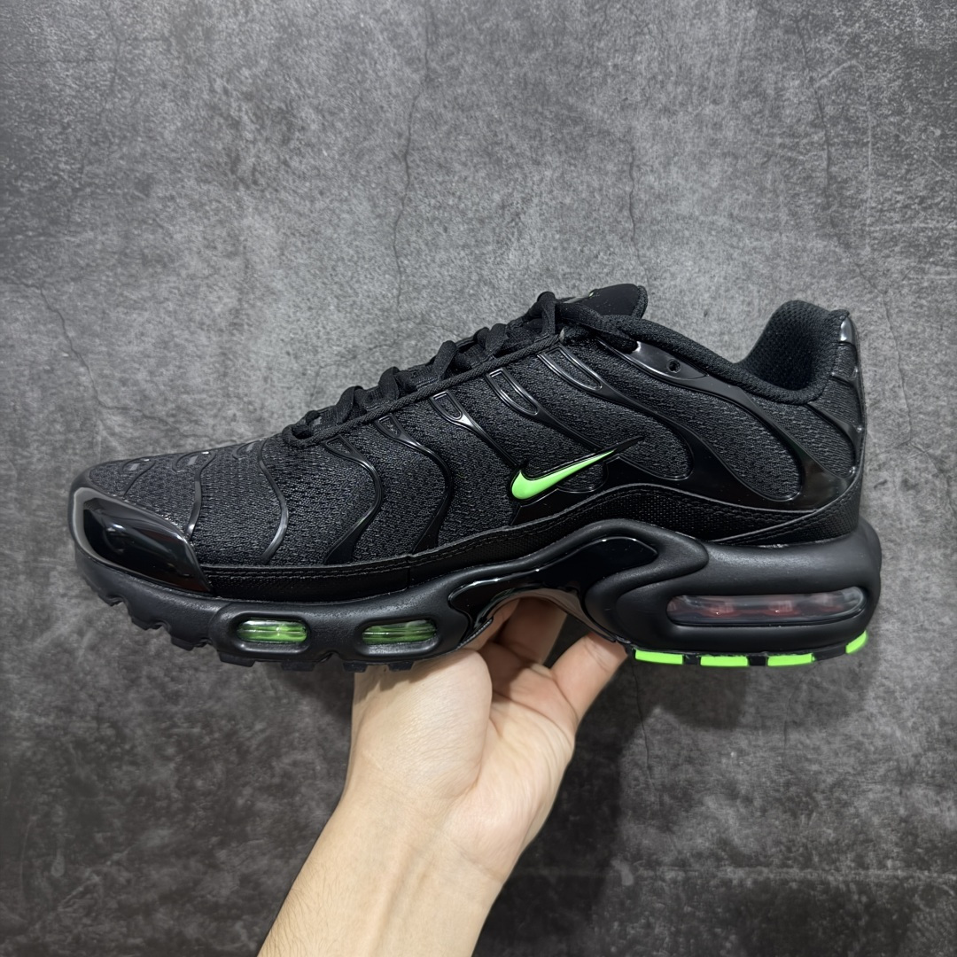 图片[2]-【Max纯原版】Nike Air Max Plus TN气垫系列跑鞋 全新一比一高端版本 真正的市场T1品质 更多配色陆续出货 真正的用心研发 一点一点抠出来的 品质 品控细节 随便闭眼对比市场任何版本 全套原纸板楦头开发 完美呈现版型 工艺流程均与原鞋保持一致 Turned Air 中底缓震技术 鞋面弧度与大底弧度一致 鞋头正确TPU材质 鞋面高频TPU材质1.0厚度 原鞋一致层次感 超越公司货的品控标准 多道QC质检 货号：DM0032-024 尺码：36 36.5 37.5 38 38.5 39 40 40.5 41 42 42.5 43 44 44.5 45 46-选品中心