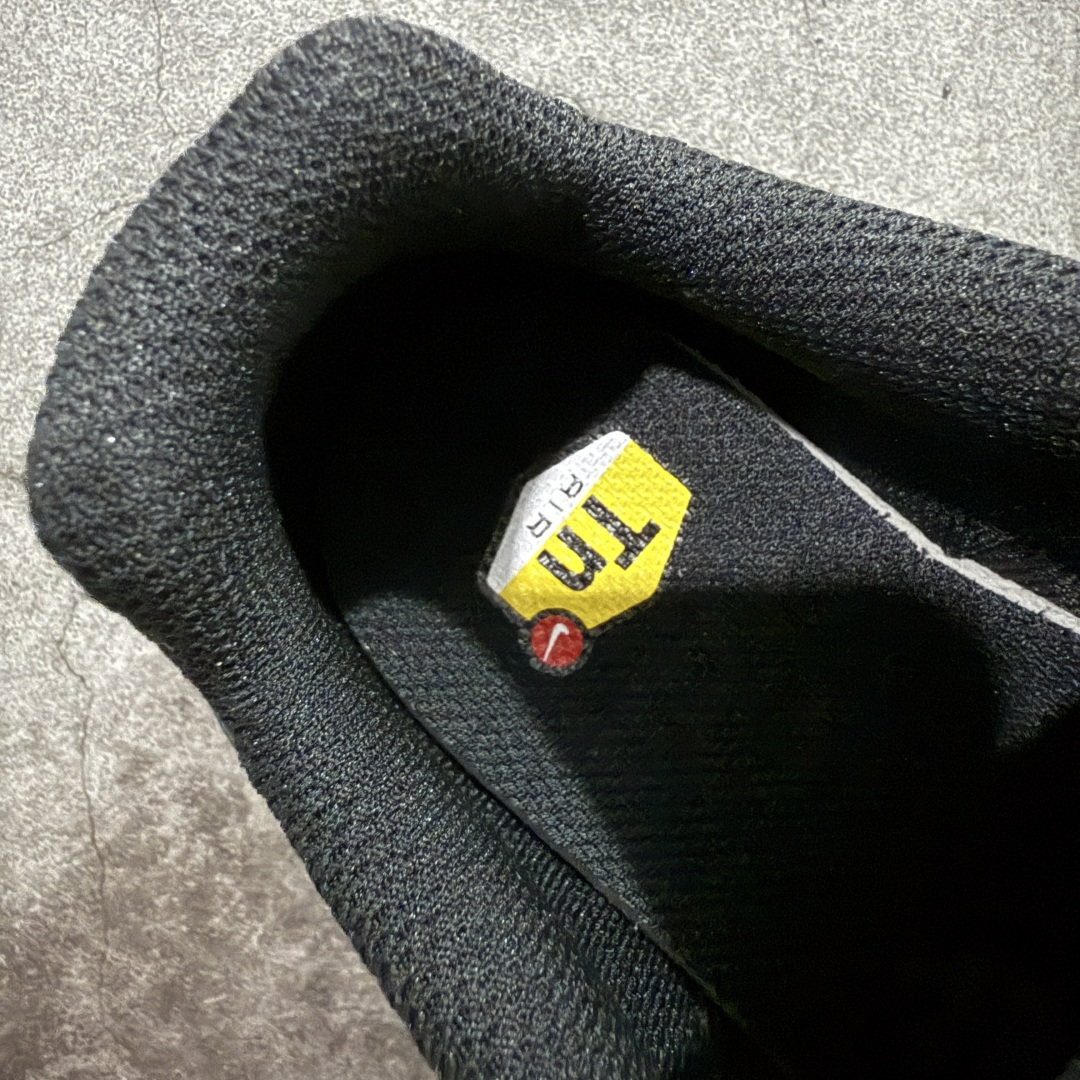 图片[8]-【Max纯原版】Nike Air Max Plus TN气垫系列跑鞋 全新一比一高端版本 真正的市场T1品质 更多配色陆续出货 真正的用心研发 一点一点抠出来的 品质 品控细节 随便闭眼对比市场任何版本 全套原纸板楦头开发 完美呈现版型 工艺流程均与原鞋保持一致 Turned Air 中底缓震技术 鞋面弧度与大底弧度一致 鞋头正确TPU材质 鞋面高频TPU材质1.0厚度 原鞋一致层次感 超越公司货的品控标准 多道QC质检 货号：DM0032-024 尺码：36 36.5 37.5 38 38.5 39 40 40.5 41 42 42.5 43 44 44.5 45 46-选品中心