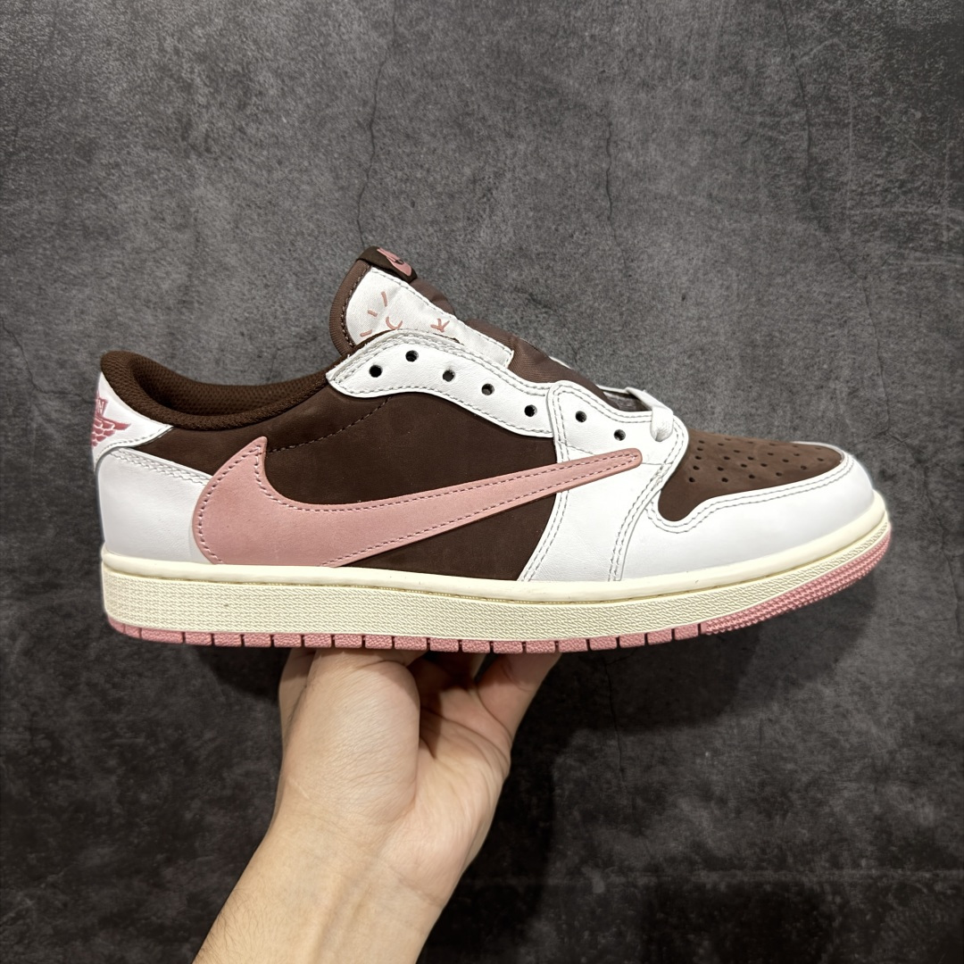 【GX纯原】Travis Scott x Air Jordan AJ1 Low OG SP TS联名9.0 白棕粉倒钩低帮 DZ4137-206 知名大厂出品 纯原第一梯队版本 产品品控稳定性领先行业 各方面均可对飙市面通货版 SZ原厂全套原楦原纸板冲刀磨具开发 原厂皮料加持 原厂港宝加持定型后跟R度完美 同源原厂电绣 鬼脸飞翼针数密度立体效果一致 百分百一致原鞋 原厂拉帮工艺 针距密度一致 后跟弧度收口自然不对折 极致一眼正品既视感 进口玻璃冲刀皮料裁剪零毛边 全鞋电脑针车工艺 品控清洁度最高QC检验标准 免检产品 原厂订购鞋盒、鞋标、防尘纸、鞋撑、鞋带 追求极致的原厂味道 尺码：35.5-48.5-选品中心