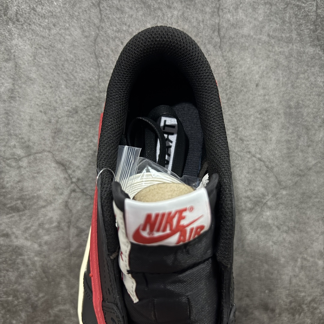 图片[8]-【原厂版】Air Jordan 1 x Travis Scott AJ1 x TS联名黑红倒钩低帮 DZ4137-700 超级强悍品质 可对比市场各大纯原版本 专业aj大厂出品 对细节的把控毋庸置疑 材料也是用最接近原鞋的头层皮料 所有地方都没有做到减配 原厂鞋楦打造完美鞋型 整体鞋型以及后跟做的弧度做的非常好 鞋带为原厂打蜡鞋带 粗细程度同步原鞋 裁片清洁度到位 无明显瑕疵毛边 免修产品 正确针车 该重针 该有尖角的地方都有做到 鞋价格非常香 转手可闭眼卖高价 到手各位就知道货有多好 绝对秒杀一切同价格货品 尺码：36-47.5-选品中心