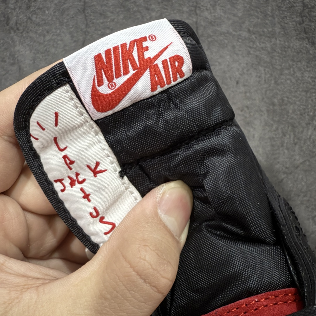 图片[6]-【原厂版】Air Jordan 1 x Travis Scott AJ1 x TS联名黑红倒钩低帮 DZ4137-700 超级强悍品质 可对比市场各大纯原版本 专业aj大厂出品 对细节的把控毋庸置疑 材料也是用最接近原鞋的头层皮料 所有地方都没有做到减配 原厂鞋楦打造完美鞋型 整体鞋型以及后跟做的弧度做的非常好 鞋带为原厂打蜡鞋带 粗细程度同步原鞋 裁片清洁度到位 无明显瑕疵毛边 免修产品 正确针车 该重针 该有尖角的地方都有做到 鞋价格非常香 转手可闭眼卖高价 到手各位就知道货有多好 绝对秒杀一切同价格货品 尺码：36-47.5-选品中心