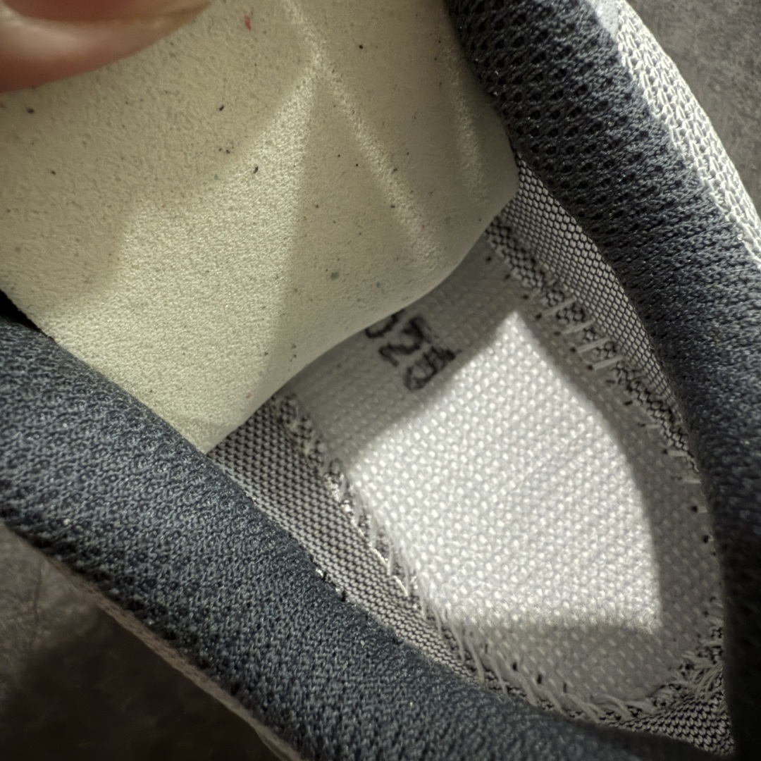 图片[9]-【绿x升级版】Salomon XT-QUEST ADV 萨洛蒙情侣款户外机能鞋 491276 全新绿x升级版 品质大改进 ‼️ 全鞋改进为原厂一致材料打造 全新修长鞋型 相对老版臃肿鞋型 此版的版型更正 全新玻璃冲刀 清洁度提升 同步原版左右鞋带孔的间距加大（之前老版间距太小） 网面与鞋头材料校对一致无色差（老版网面有色差） 鞋后跟反口V字定型同步zp（老版臃肿为U字后跟反口） 鞋舌两侧鞋帮脚踝处更加直挺（之前老版往中间踏） 鞋盒黑盒改正为原版牛皮纸鞋盒 鞋头处添加☯️太极标 所有细节多次修改校正 坚持同步原版无差别 毋庸置疑全市场最好的版本💪🏻终端优势供应 尺码：36-46-选品中心