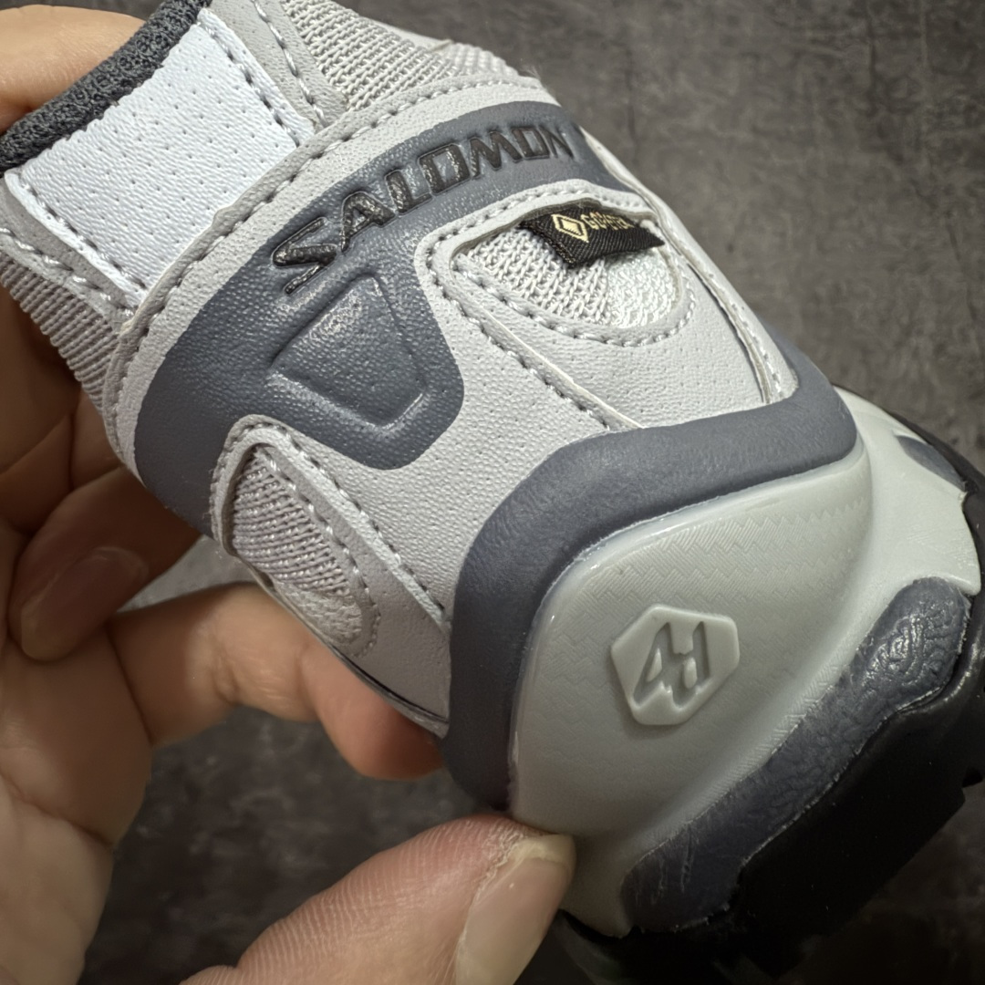 图片[2]-【绿x升级版】Salomon XT-QUEST ADV 萨洛蒙情侣款户外机能鞋 491276 全新绿x升级版 品质大改进 ‼️ 全鞋改进为原厂一致材料打造 全新修长鞋型 相对老版臃肿鞋型 此版的版型更正 全新玻璃冲刀 清洁度提升 同步原版左右鞋带孔的间距加大（之前老版间距太小） 网面与鞋头材料校对一致无色差（老版网面有色差） 鞋后跟反口V字定型同步zp（老版臃肿为U字后跟反口） 鞋舌两侧鞋帮脚踝处更加直挺（之前老版往中间踏） 鞋盒黑盒改正为原版牛皮纸鞋盒 鞋头处添加☯️太极标 所有细节多次修改校正 坚持同步原版无差别 毋庸置疑全市场最好的版本💪🏻终端优势供应 尺码：36-46-选品中心