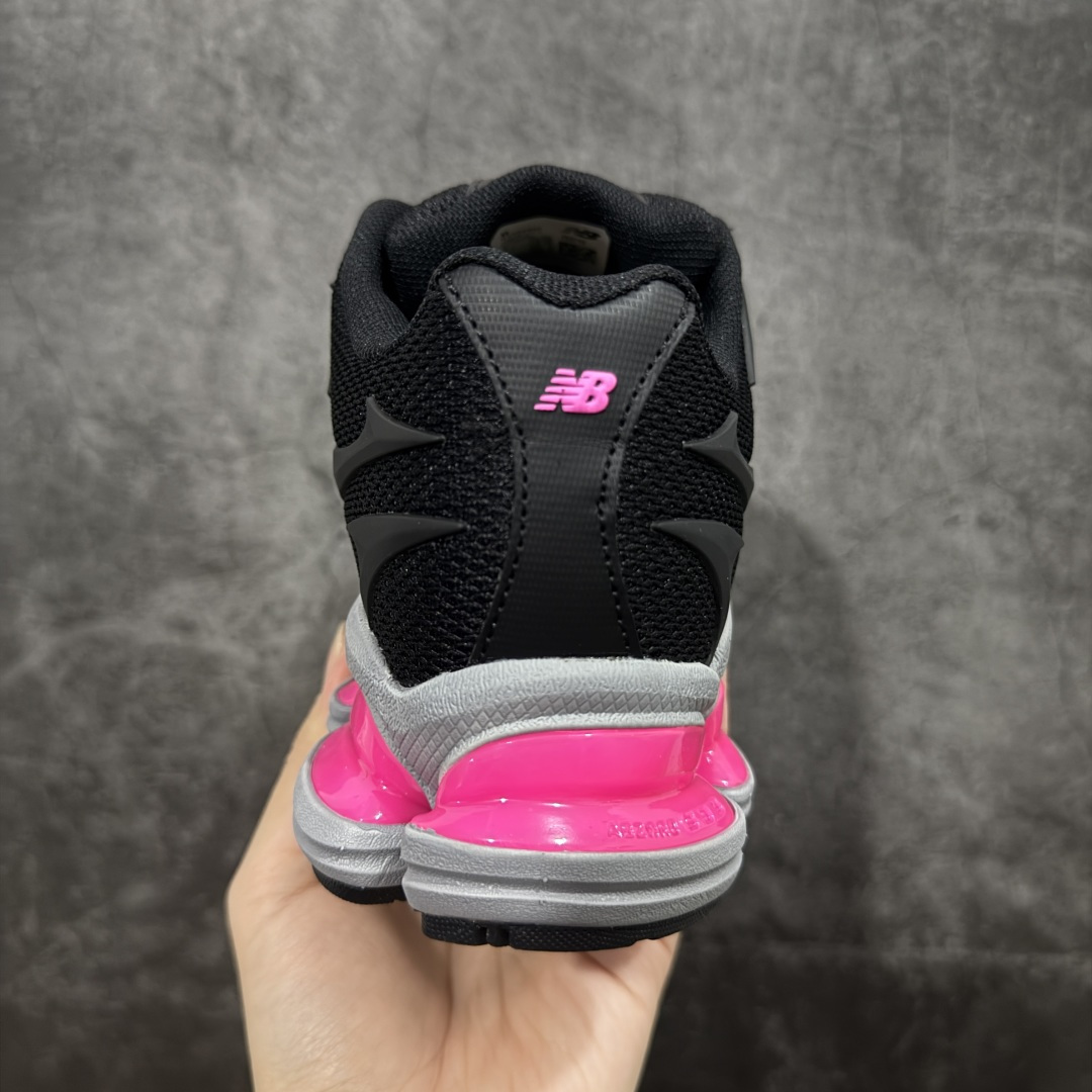 图片[4]-【公司级】New Balance 新百伦 NB20005 网面休闲跑步鞋 复古还要机能，NB官方重磅新品。一款融合复古设计与现代科技的跑鞋，以其经典的造型和舒适脚感，成为2025年复古潮流爱好的推荐单品。 极具视觉冲击力的5根ABZORB单元，以及无缝鞋面的设计，加上3M反光材质的装饰，比之前推出的9060系列更夸张，更具未来感。 货号：U20005UI 尺码：36-40-选品中心