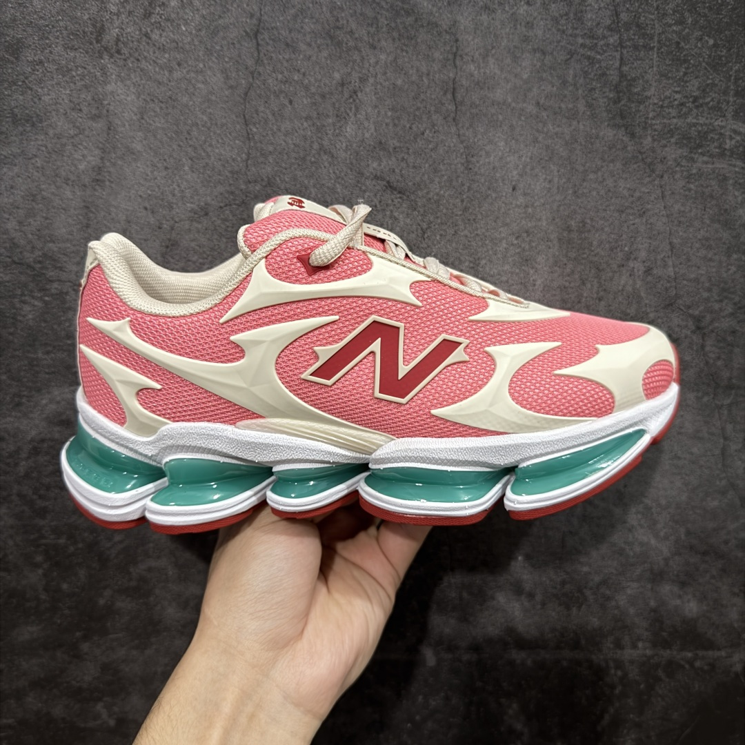 【公司级】New Balance 新百伦 NB20005 网面休闲跑步鞋 复古还要机能,NB官方重磅新品。一款融合复古设计与现代科技的跑鞋,以其经典的造型和舒适脚感,成为2025年复古潮流爱好的推荐单品。 极具视觉冲击力的5根ABZORB单元,以及无缝鞋面的设计,加上3M反光材质的装饰,比之前推出的9060系列更夸张,更具未来感。 货号:U20005UK 尺码:36-40-选品中心