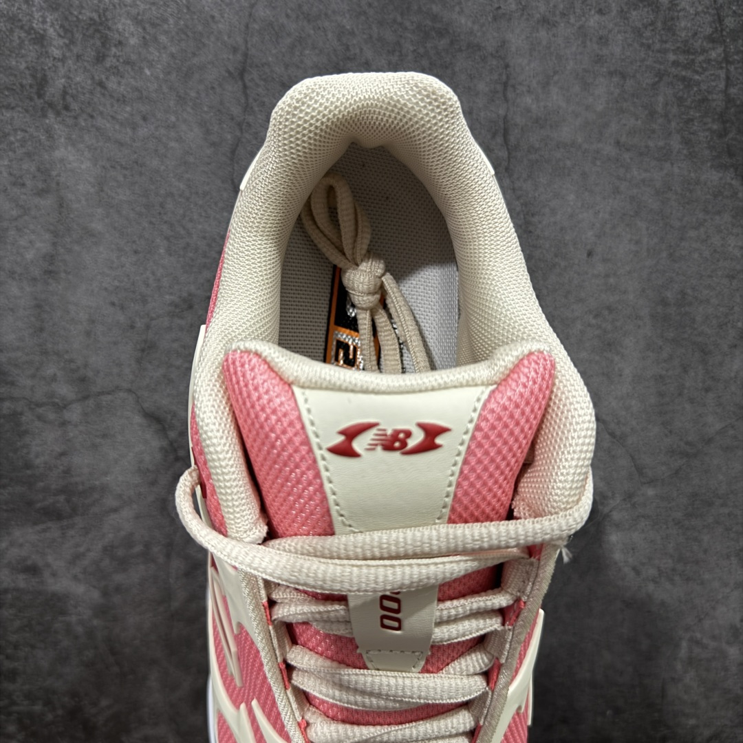 图片[8]-【公司级】New Balance 新百伦 NB20005 网面休闲跑步鞋 复古还要机能，NB官方重磅新品。一款融合复古设计与现代科技的跑鞋，以其经典的造型和舒适脚感，成为2025年复古潮流爱好的推荐单品。 极具视觉冲击力的5根ABZORB单元，以及无缝鞋面的设计，加上3M反光材质的装饰，比之前推出的9060系列更夸张，更具未来感。 货号：U20005UK 尺码：36-40-选品中心