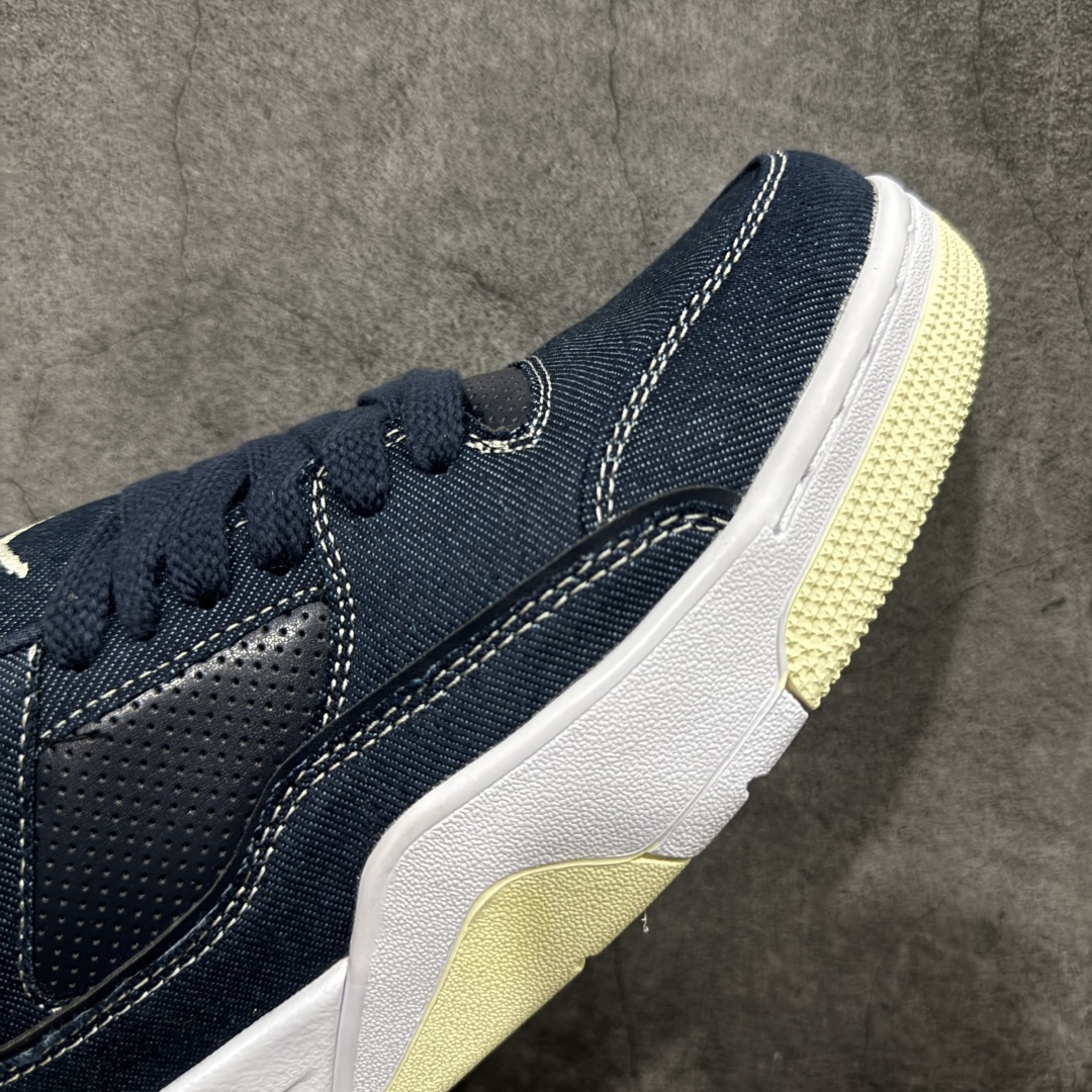 图片[6]-【神版】Air Jordan 4 Retro Flight Court 低帮 AJ4 乔丹4代 aj4 乔4 低邦 乔丹篮球鞋系列 目前此系列市场最优版本 头层带半码 区别市场通货 鞋款整体以黑色翻毛皮打造，搭配侧身黑色麂皮框架，鞋舌及后跟Jumpman Logo分别采用黑色、灰色刺绣点缀，后跟侧身Flighth字样也辅以灰色刺绣呈现，秉承轻量化的速度型篮球鞋设计思想完成设计，降低重量的同时提升舒适度，中底延续前作使用了分离式后掌可视化Air Soleb气垫。鞋带孔和后跟鞋提以籃网为造型灵感，将篮球运动巧妙融入到鞋款的设计之中，使鞋身整体富有流动性、节奏感和优雅气质。 货号：IH4489-561 尺码：36 36.5 37.5 38 38.5 39 40 40.5 41 42 42.5 43 44 44.5 45-选品中心