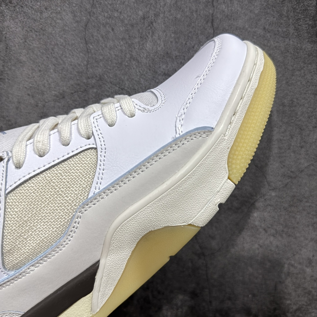 图片[6]-【神版】Air Jordan 4 Retro Flight Court 低帮 AJ4 乔丹4代 aj4 乔4 低邦 乔丹篮球鞋系列 目前此系列市场最优版本 头层带半码 区别市场通货 鞋款整体以黑色翻毛皮打造，搭配侧身黑色麂皮框架，鞋舌及后跟Jumpman Logo分别采用黑色、灰色刺绣点缀，后跟侧身Flighth字样也辅以灰色刺绣呈现，秉承轻量化的速度型篮球鞋设计思想完成设计，降低重量的同时提升舒适度，中底延续前作使用了分离式后掌可视化Air Soleb气垫。鞋带孔和后跟鞋提以籃网为造型灵感，将篮球运动巧妙融入到鞋款的设计之中，使鞋身整体富有流动性、节奏感和优雅气质。 货号：IB8858-141 尺码：36 36.5 37.5 38 38.5 39 40 40.5 41 42 42.5 43 44 44.5 45-选品中心