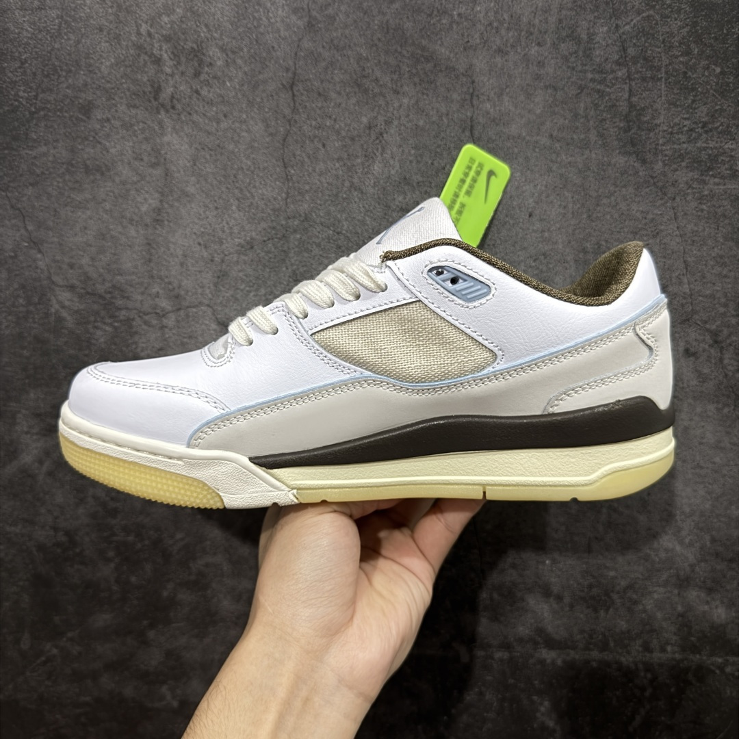 图片[2]-【神版】Air Jordan 4 Retro Flight Court 低帮 AJ4 乔丹4代 aj4 乔4 低邦 乔丹篮球鞋系列 目前此系列市场最优版本 头层带半码 区别市场通货 鞋款整体以黑色翻毛皮打造，搭配侧身黑色麂皮框架，鞋舌及后跟Jumpman Logo分别采用黑色、灰色刺绣点缀，后跟侧身Flighth字样也辅以灰色刺绣呈现，秉承轻量化的速度型篮球鞋设计思想完成设计，降低重量的同时提升舒适度，中底延续前作使用了分离式后掌可视化Air Soleb气垫。鞋带孔和后跟鞋提以籃网为造型灵感，将篮球运动巧妙融入到鞋款的设计之中，使鞋身整体富有流动性、节奏感和优雅气质。 货号：IB8858-141 尺码：36 36.5 37.5 38 38.5 39 40 40.5 41 42 42.5 43 44 44.5 45-选品中心