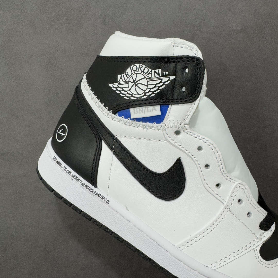 图片[6]-【公司级头层版】Air Jordan 1 High OG 高帮 AJ1 乔丹1代 aj1 乔1 高邦 金人吊牌 乔丹篮球鞋系列 II7282-100 采用正确头层皮组合荔枝纹头层皮革鞋面材质 中底注胶孔及缜密中底拉帮工艺 内置气垫及耐磨橡胶大底 尺码：36-47-选品中心