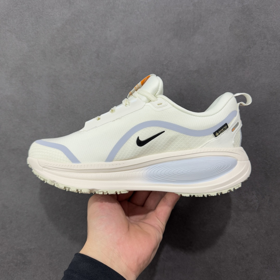 图片[2]-【纯原组合底】Nike VOMERO 18 GTX 耐克 舒适减震防滑 低帮跑步鞋 正确组合大底 正确真正gtx防水鞋面 全掌ReactX泡绵中底 前掌和后跟还配备了Air Zoom气垫单元 据说跑起来更快更舒适哦 这次最大的升级点 首次引入了ReactX泡绵 货号：HQ7001-001 尺码：35.5 36 36.5 37.5 38 38.5 39 40 40.5 41 42 42.5 43 44 45-选品中心