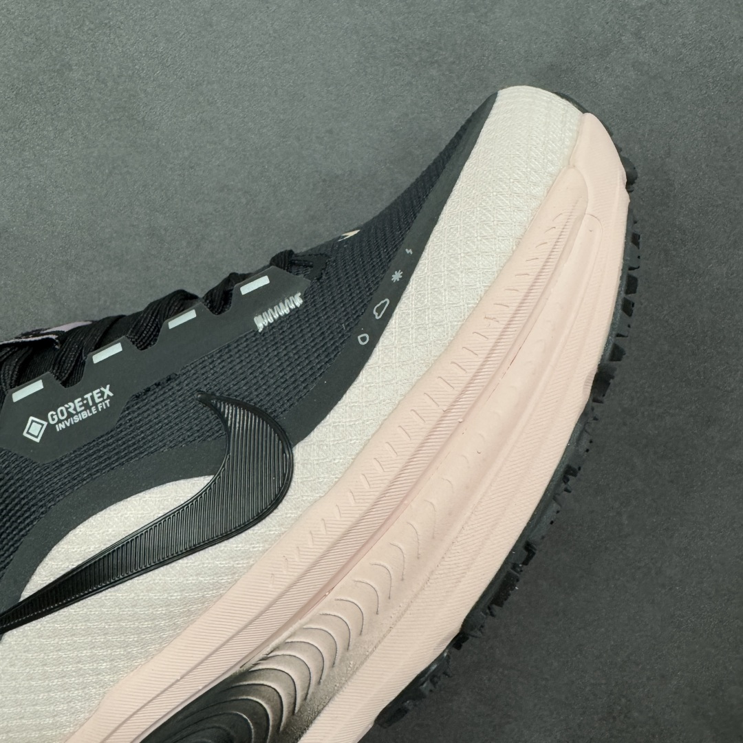 图片[5]-【纯原组合底】Nike VOMERO 18 GTX 耐克 舒适减震防滑 低帮跑步鞋 正确组合大底 正确真正gtx防水鞋面 全掌ReactX泡绵中底 前掌和后跟还配备了Air Zoom气垫单元 据说跑起来更快更舒适哦 这次最大的升级点 首次引入了ReactX泡绵 货号：HQ7002-003 尺码： 36 36.5 37.5 38 38.5 39 40 40.5 41 42 42.5 43 44 45-选品中心