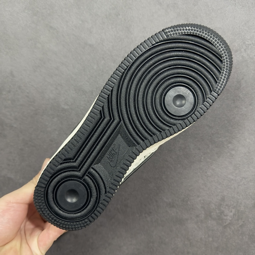 图片[9]-【定制版】Nike Air Force 1\’07 Low LV联名 印花米黑勾 空军一号 低帮休闲板鞋  #原楦头原纸板 原装鞋盒 定制五金配件 内置全掌气垫 原厂鞋底 货号：HH7518-080  尺码：36 36.5 37.5 38 38.5 39 40 40.5 41 42 42.5 43 44 44.5 45-选品中心