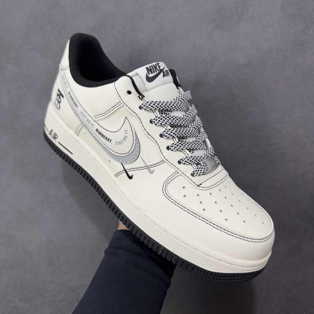 图片[3]-【定制版】Burberry x Nk Air Force 1’07 定制配色 巴宝莉联名 空军一号经典低帮休闲百搭板鞋 公司级版本 定制鞋盒 大厂流水生产 超高清洁度 皮料切割干净无任何毛边 内置蜂窝气垫 细节做工一流 橡胶鞋底 防滑耐磨 舒适上脚 货号：JP8028-062  尺码：36 36.5 37.5 38 38.5 39 40 40.5 41 42 42.5 43 44 44.5 45 编码：HXSB310320-选品中心