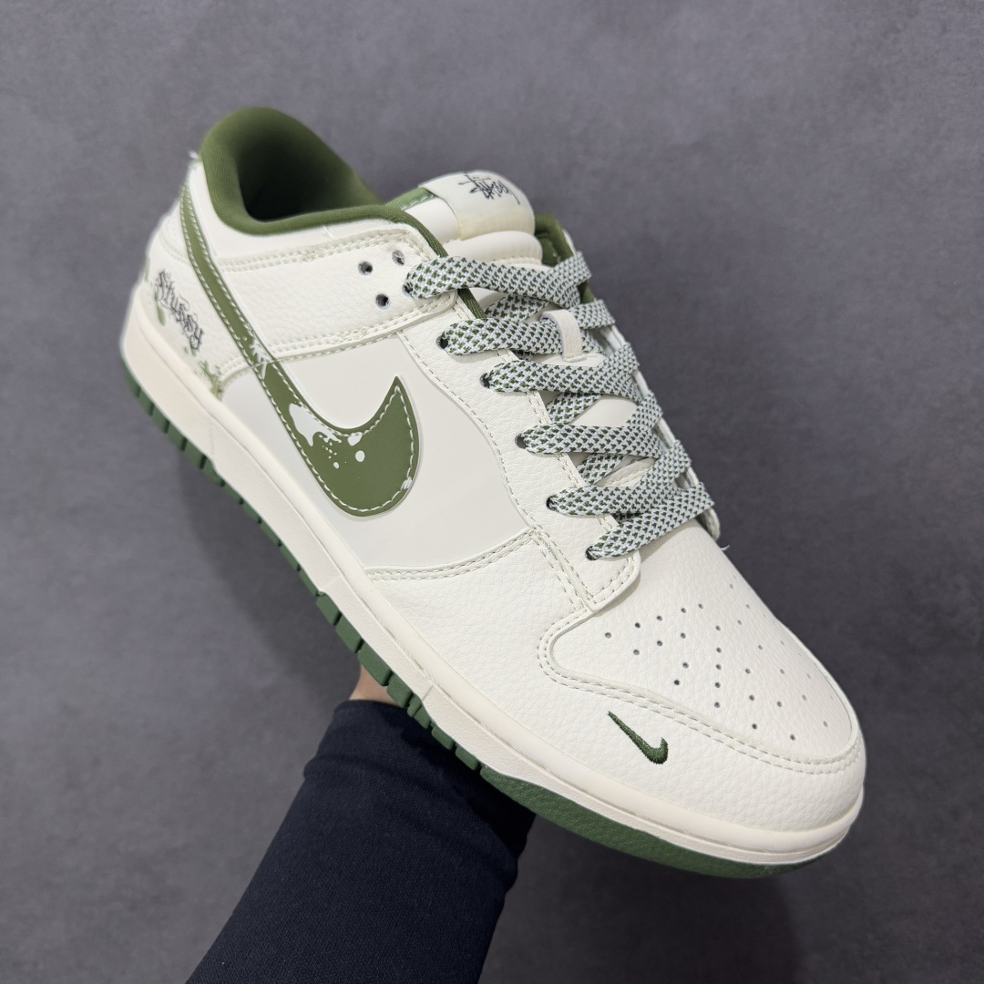 图片[3]-【定制版】Nike SB Dunk Low 斯图西联名 泼墨绿勾 周年高端定制 低帮休闲板鞋 XS6089-608  #定制鞋盒 大厂纯原品质出货 超高清洁度 皮料切割干净无任何毛边 细节完美   尺码：36 36.5 37.5 38 38.5 39 40 40.5 41 42 42.5 43 44 44.5 45 编码：HXSB330340-选品中心