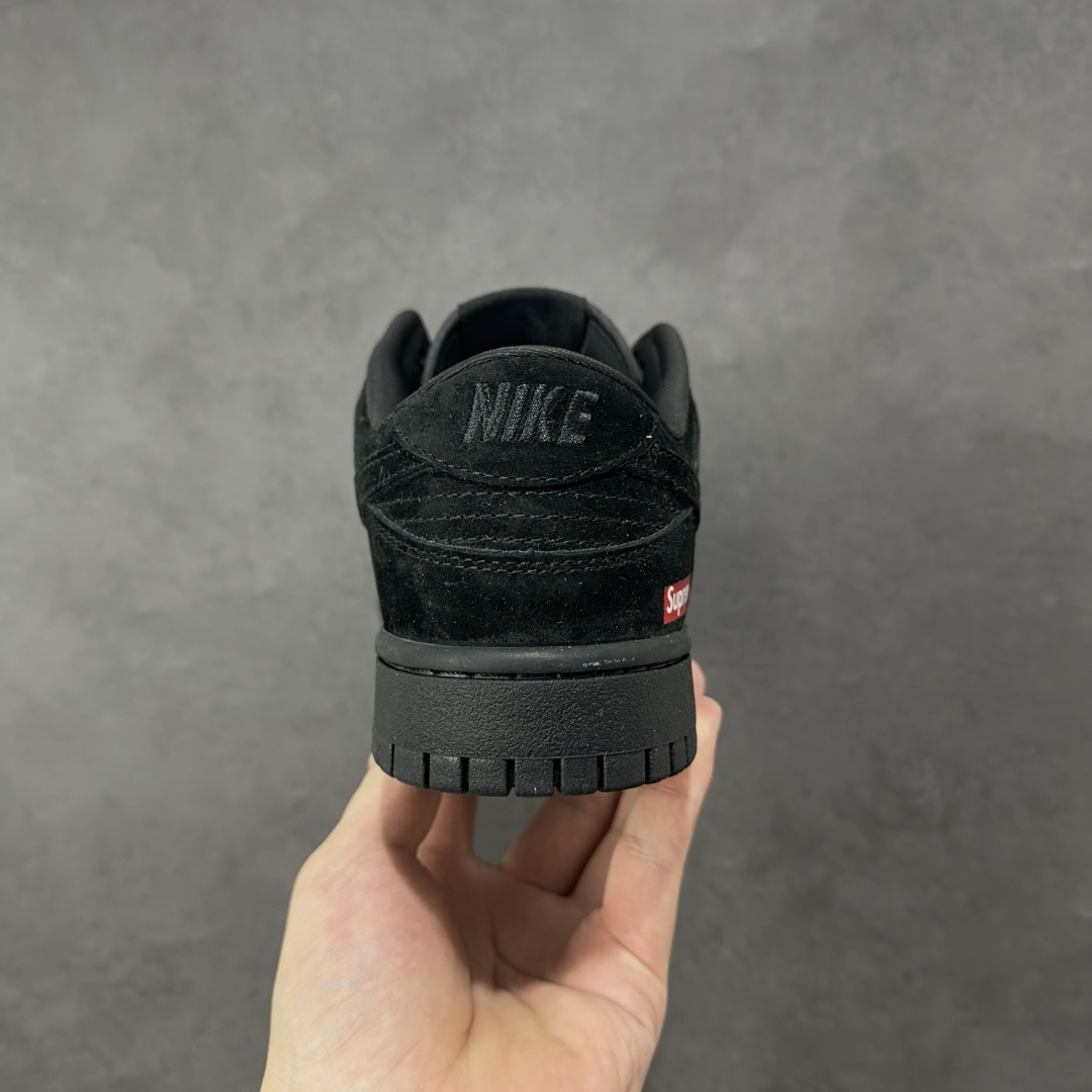 图片[4]-【定制版】Nike SB Dunk Low “Superme联名——黑色猪八” 高端定制 低帮休闲板鞋 定制鞋盒 大厂纯原品质出货 超高清洁度 皮料切割干净无任何毛边 细节完美 货号：SD8888-004 尺码：36 36.5 37.5 38 38.5 39 40 40.5 41 42 42.5 43 44 44.5 45-选品中心