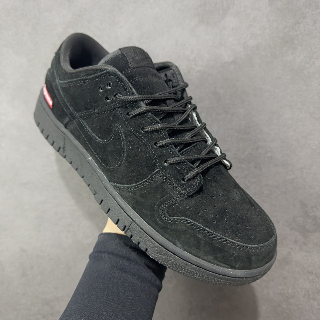 图片[3]-【定制版】Nike SB Dunk Low “Superme联名——黑色猪八” 高端定制 低帮休闲板鞋 定制鞋盒 大厂纯原品质出货 超高清洁度 皮料切割干净无任何毛边 细节完美 货号：SD8888-004 尺码：36 36.5 37.5 38 38.5 39 40 40.5 41 42 42.5 43 44 44.5 45-选品中心