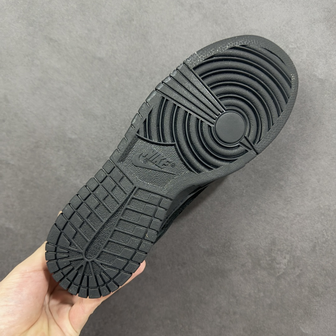 图片[9]-【定制版】Nike SB Dunk Low “Superme联名——黑色猪八” 高端定制 低帮休闲板鞋 定制鞋盒 大厂纯原品质出货 超高清洁度 皮料切割干净无任何毛边 细节完美 货号：SD8888-004 尺码：36 36.5 37.5 38 38.5 39 40 40.5 41 42 42.5 43 44 44.5 45-选品中心