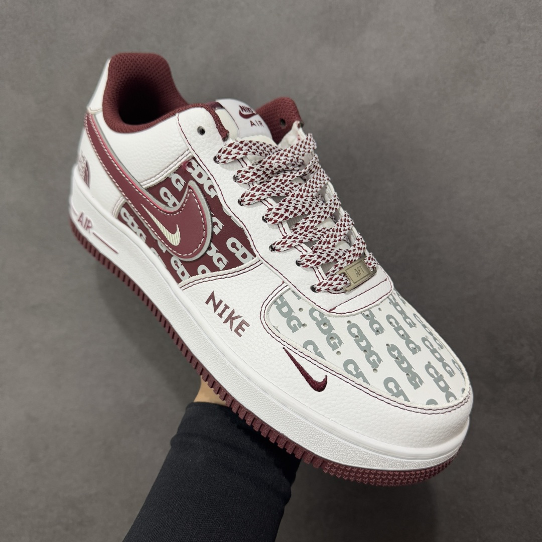 图片[3]-【定制版】NIke Air Force 1 \’07 Low “北面联名——朱砂红”空军一号 低帮 运动鞋 休闲鞋 折边针车 工艺难度大 原楦头原纸板 原装鞋盒 定制五金配件 内置全掌气垫 原厂鞋底 货号：SU2305-218 尺码：36 36.5 37.5 38 38.5 39 40 40.5 41 42 42.5 43 44 44.5 45-选品中心