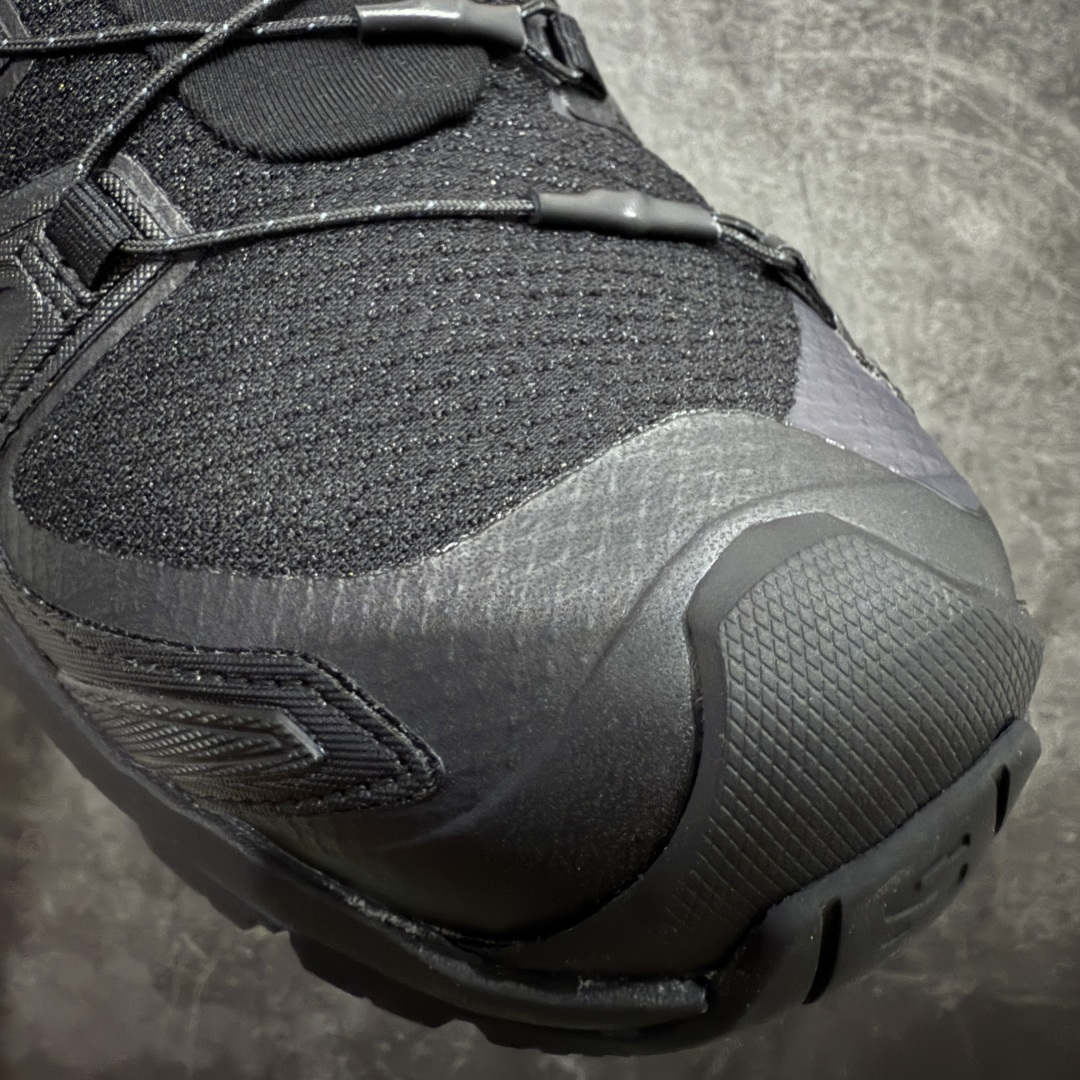 图片[5]-【莞顶礼盒版】SALOMON萨洛蒙 XA Pro 3D V9 GTX 圆头 支撑抓地 低帮 户外功能鞋 黑色 472701 原版开发 私模大底 成本极高 完美细节品质💪🏻 代购级百搭徒步鞋，适合在各种复杂地形中使用 Contagrip橡胶大底：具备卓越的抓地力，适用于泥泞、石头路面等复杂地形，确保穿着者稳如磐石。 Sensifit技术：智能鞋楦设计可全方位贴合足部，提供出色的包裹性，减少鞋子与脚之间的摩擦，使双脚在运动中更加稳定。 尺码：36–45（女40.男45定制不退换）-选品中心