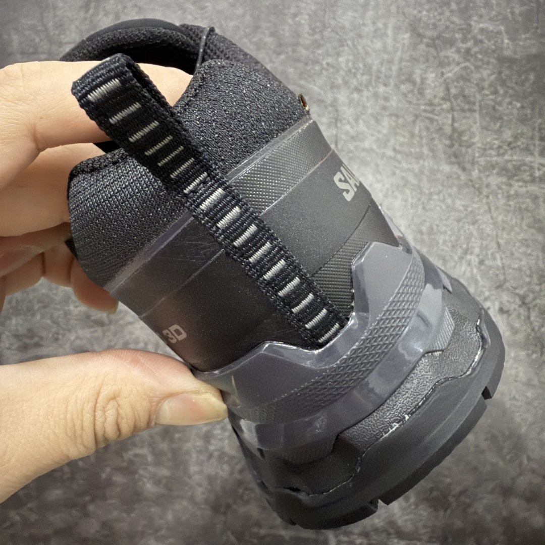 图片[2]-【莞顶礼盒版】SALOMON萨洛蒙 XA Pro 3D V9 GTX 圆头 支撑抓地 低帮 户外功能鞋 黑色 472701 原版开发 私模大底 成本极高 完美细节品质💪🏻 代购级百搭徒步鞋，适合在各种复杂地形中使用 Contagrip橡胶大底：具备卓越的抓地力，适用于泥泞、石头路面等复杂地形，确保穿着者稳如磐石。 Sensifit技术：智能鞋楦设计可全方位贴合足部，提供出色的包裹性，减少鞋子与脚之间的摩擦，使双脚在运动中更加稳定。 尺码：36–45（女40.男45定制不退换）-选品中心