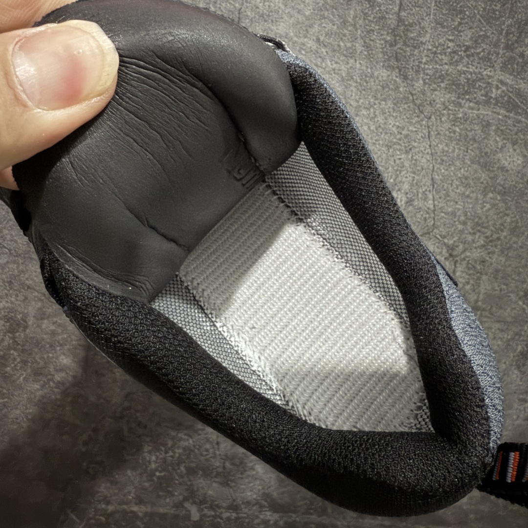 图片[8]-【莞顶礼盒版】SALOMON萨洛蒙 XA Pro 3D V9 GTX 圆头 支撑抓地 低帮 户外功能鞋 湍流蓝478175 原版开发 私模大底 成本极高 完美细节品质💪🏻 代购级百搭徒步鞋，适合在各种复杂地形中使用 Contagrip橡胶大底：具备卓越的抓地力，适用于泥泞、石头路面等复杂地形，确保穿着者稳如磐石。 Sensifit技术：智能鞋楦设计可全方位贴合足部，提供出色的包裹性，减少鞋子与脚之间的摩擦，使双脚在运动中更加稳定。 尺码：36–45（女40.男45定制不退换）-选品中心