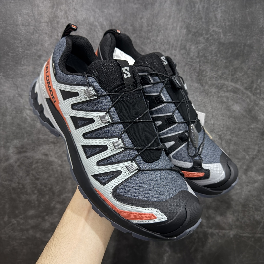 【莞顶礼盒版】SALOMON萨洛蒙 XA Pro 3D V9 GTX 圆头 支撑抓地 低帮 户外功能鞋 湍流蓝478175 原版开发 私模大底 成本极高 完美细节品质💪🏻 代购级百搭徒步鞋,适合在各种复杂地形中使用 Contagrip橡胶大底:具备卓越的抓地力,适用于泥泞、石头路面等复杂地形,确保穿着者稳如磐石。 Sensifit技术:智能鞋楦设计可全方位贴合足部,提供出色的包裹性,减少鞋子与脚之间的摩擦,使双脚在运动中更加稳定。 尺码:36--45(女40.男45定制不退换)-选品中心
