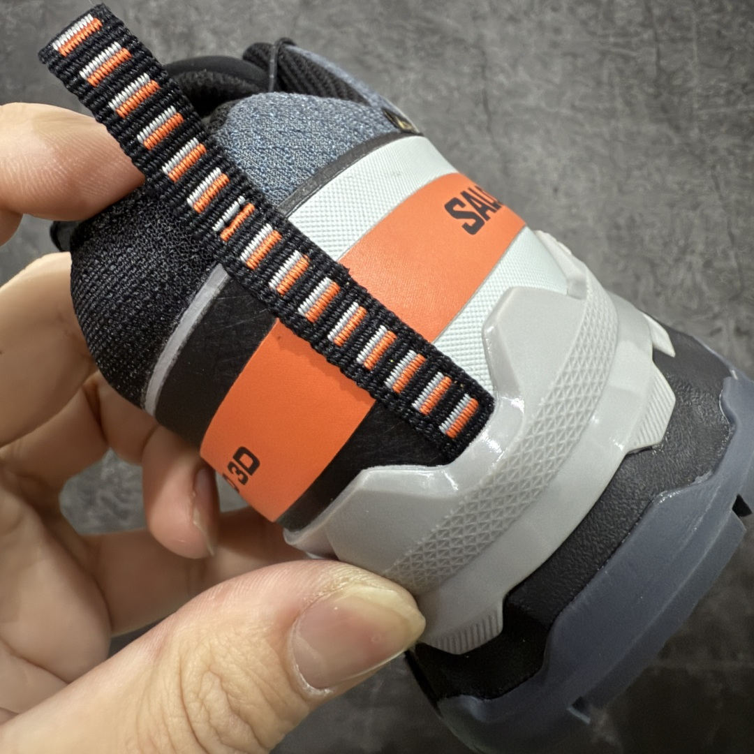 图片[2]-【莞顶礼盒版】SALOMON萨洛蒙 XA Pro 3D V9 GTX 圆头 支撑抓地 低帮 户外功能鞋 湍流蓝478175 原版开发 私模大底 成本极高 完美细节品质💪🏻 代购级百搭徒步鞋，适合在各种复杂地形中使用 Contagrip橡胶大底：具备卓越的抓地力，适用于泥泞、石头路面等复杂地形，确保穿着者稳如磐石。 Sensifit技术：智能鞋楦设计可全方位贴合足部，提供出色的包裹性，减少鞋子与脚之间的摩擦，使双脚在运动中更加稳定。 尺码：36–45（女40.男45定制不退换）-选品中心