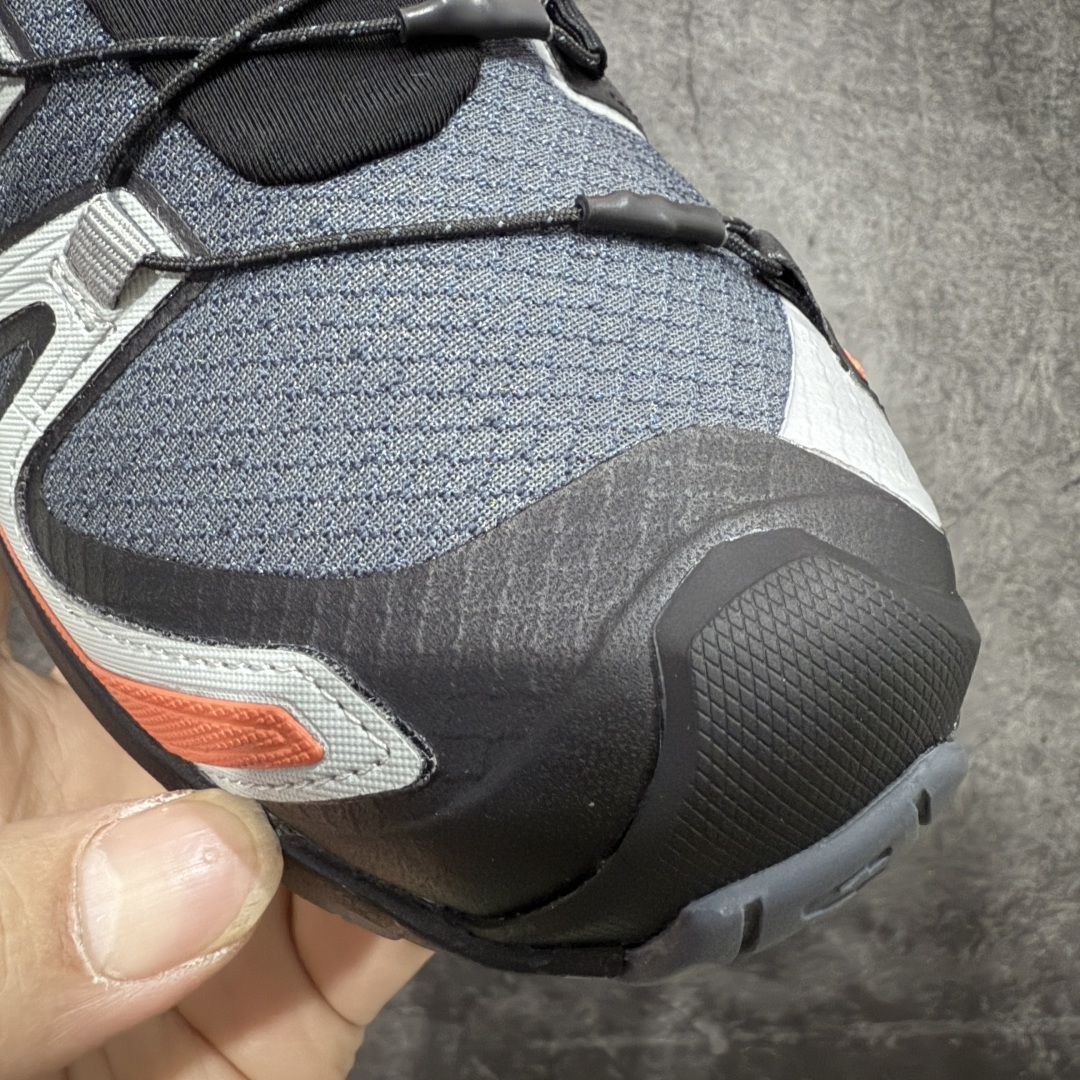 图片[5]-【莞顶礼盒版】SALOMON萨洛蒙 XA Pro 3D V9 GTX 圆头 支撑抓地 低帮 户外功能鞋 湍流蓝478175 原版开发 私模大底 成本极高 完美细节品质💪🏻 代购级百搭徒步鞋，适合在各种复杂地形中使用 Contagrip橡胶大底：具备卓越的抓地力，适用于泥泞、石头路面等复杂地形，确保穿着者稳如磐石。 Sensifit技术：智能鞋楦设计可全方位贴合足部，提供出色的包裹性，减少鞋子与脚之间的摩擦，使双脚在运动中更加稳定。 尺码：36–45（女40.男45定制不退换）-选品中心