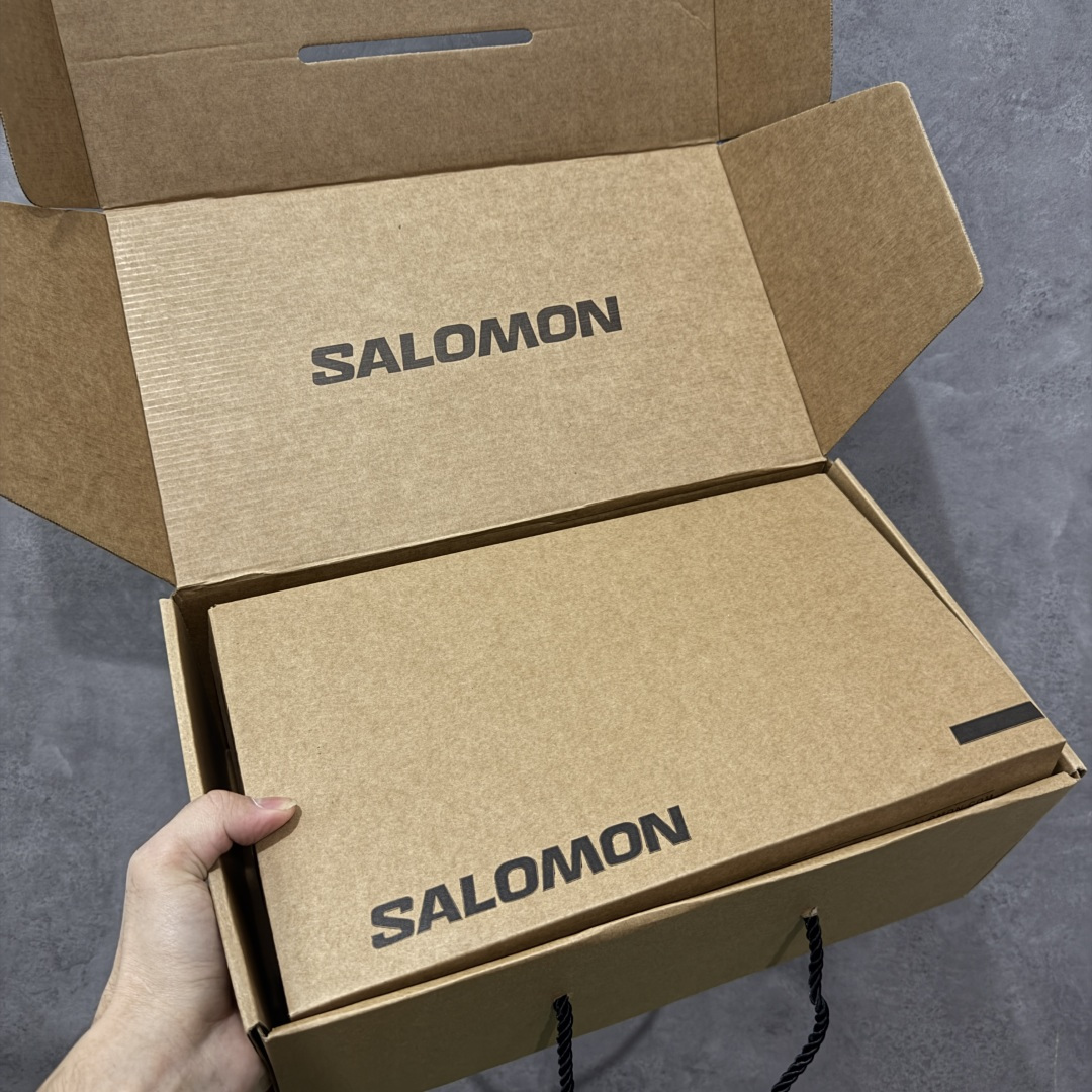 图片[9]-【莞顶礼盒版】SALOMON萨洛蒙 XA Pro 3D V9 GTX 圆头 支撑抓地 低帮 户外功能鞋 深灰黑 477447 原版开发 私模大底 成本极高 完美细节品质💪🏻 代购级百搭徒步鞋，适合在各种复杂地形中使用 Contagrip橡胶大底：具备卓越的抓地力，适用于泥泞、石头路面等复杂地形，确保穿着者稳如磐石。 Sensifit技术：智能鞋楦设计可全方位贴合足部，提供出色的包裹性，减少鞋子与脚之间的摩擦，使双脚在运动中更加稳定。 尺码：36–45（女40.男45定制不退换）-选品中心