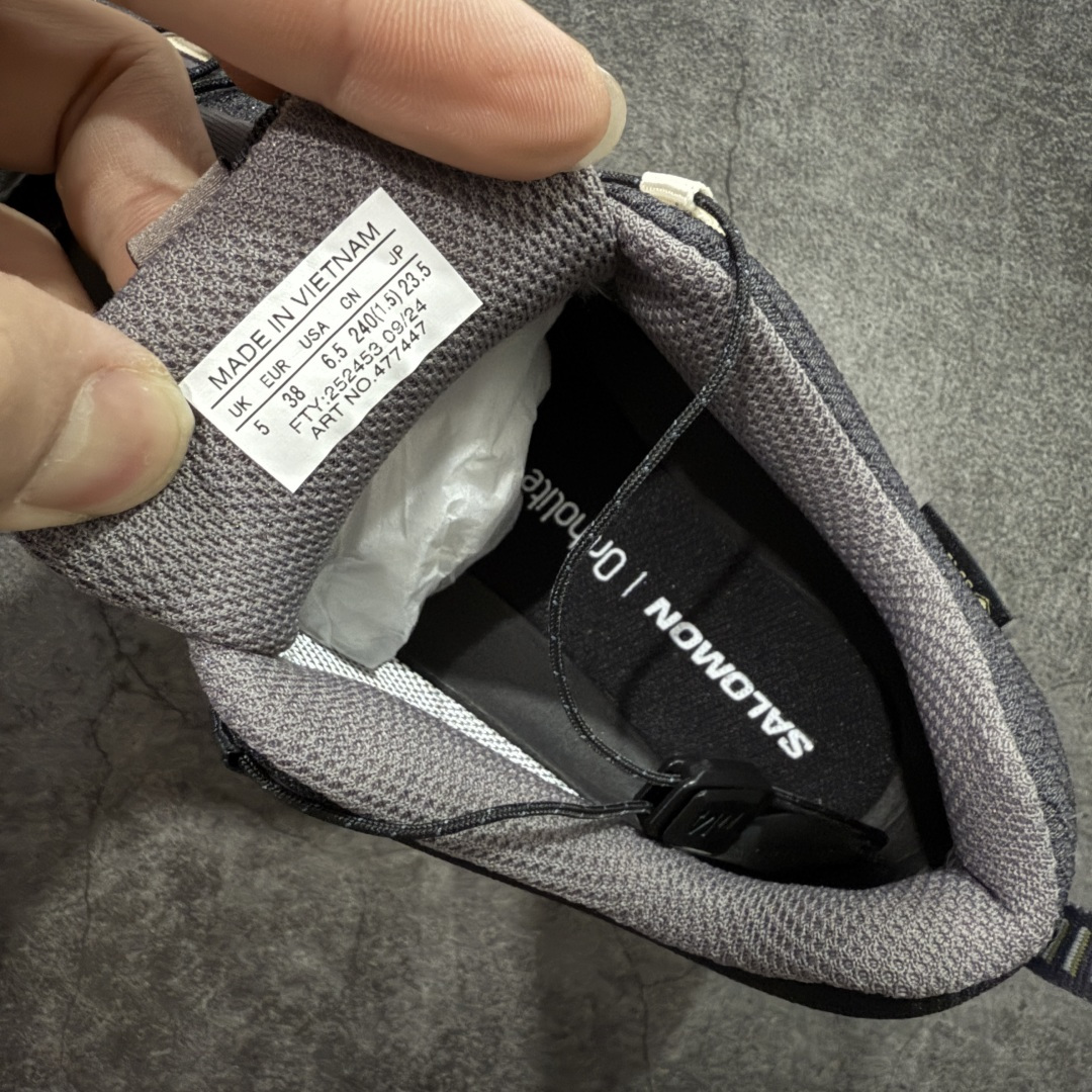 图片[7]-【莞顶礼盒版】SALOMON萨洛蒙 XA Pro 3D V9 GTX 圆头 支撑抓地 低帮 户外功能鞋 深灰黑 477447 原版开发 私模大底 成本极高 完美细节品质💪🏻 代购级百搭徒步鞋，适合在各种复杂地形中使用 Contagrip橡胶大底：具备卓越的抓地力，适用于泥泞、石头路面等复杂地形，确保穿着者稳如磐石。 Sensifit技术：智能鞋楦设计可全方位贴合足部，提供出色的包裹性，减少鞋子与脚之间的摩擦，使双脚在运动中更加稳定。 尺码：36–45（女40.男45定制不退换）-选品中心