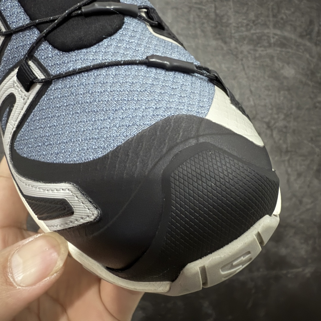 图片[5]-【莞顶礼盒版】SALOMON萨洛蒙 XA Pro 3D V9 GTX 圆头 支撑抓地 低帮 户外功能鞋 蓝灰色 472706 原版开发 私模大底 成本极高 完美细节品质💪🏻 代购级百搭徒步鞋，适合在各种复杂地形中使用 Contagrip橡胶大底：具备卓越的抓地力，适用于泥泞、石头路面等复杂地形，确保穿着者稳如磐石。 Sensifit技术：智能鞋楦设计可全方位贴合足部，提供出色的包裹性，减少鞋子与脚之间的摩擦，使双脚在运动中更加稳定。 尺码：36–45（女40.男45定制不退换）-选品中心