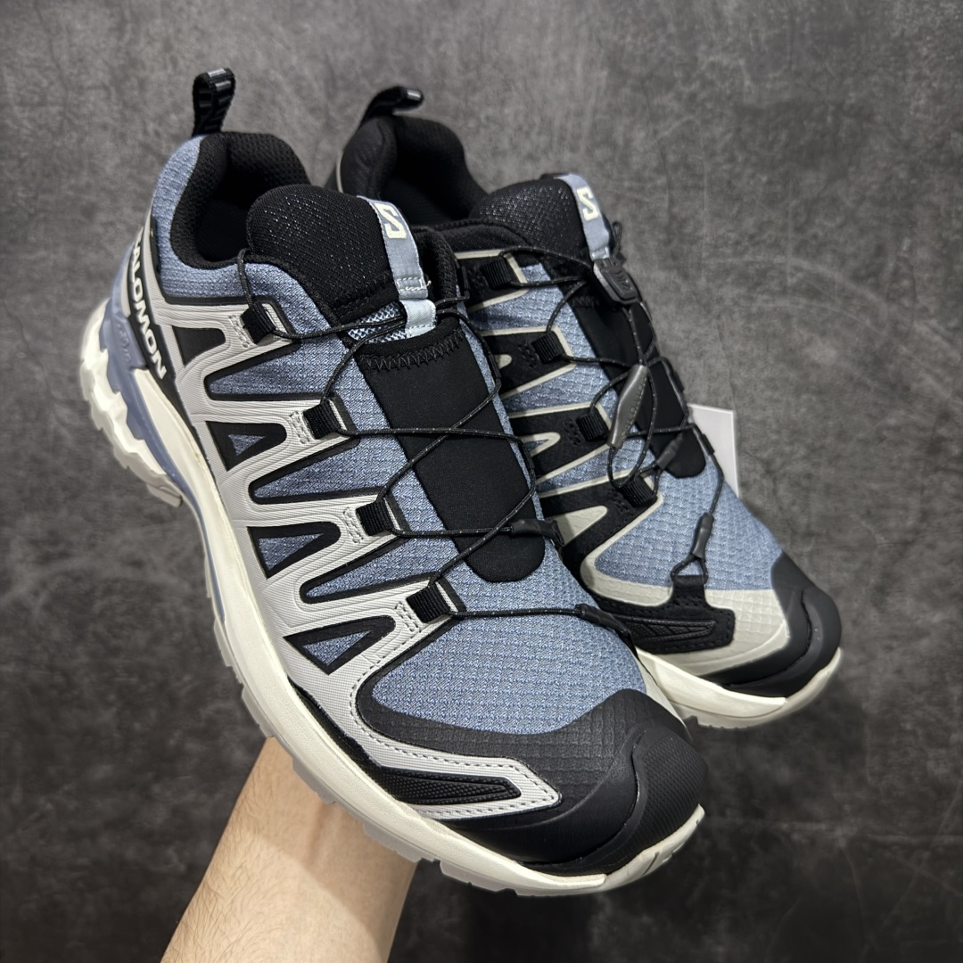 【莞顶礼盒版】SALOMON萨洛蒙 XA Pro 3D V9 GTX 圆头 支撑抓地 低帮 户外功能鞋 蓝灰色 472706 原版开发 私模大底 成本极高 完美细节品质💪🏻 代购级百搭徒步鞋,适合在各种复杂地形中使用 Contagrip橡胶大底:具备卓越的抓地力,适用于泥泞、石头路面等复杂地形,确保穿着者稳如磐石。 Sensifit技术:智能鞋楦设计可全方位贴合足部,提供出色的包裹性,减少鞋子与脚之间的摩擦,使双脚在运动中更加稳定。 尺码:36--45(女40.男45定制不退换)-选品中心