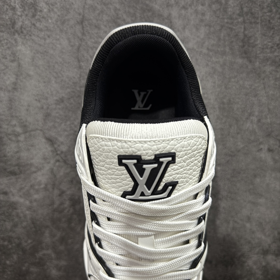 图片[8]-【莞产YS版本】Louis Vuitton Trainer lv时装走秀运动鞋 完美鞋型超高的清洁度 零毛边线头瑕疵 全套原楦原纸版原鞋开模 全网最具灵魂的版型 正确原装黄色鞋盒 正确中底印花 鞋面印花3D高频深度立体 全鞋电脑针车 紧密相连 针距密度一致 环保乳胶注塑鞋垫 厚度脚感还原原版 皮面裁剪部位 统一油边封口工艺 原装橡胶大底含胶量大底组合零偏差 专柜全套包装 防尘袋 说明书 质保卡 男女鞋 尺码： 38 39 40 41 42 43 44 45-选品中心