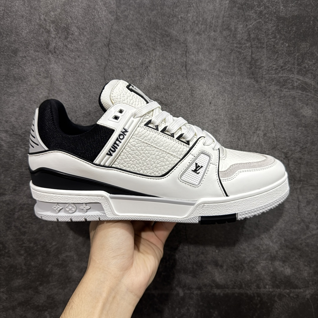 【莞产YS版本】Louis Vuitton Trainer lv时装走秀运动鞋 完美鞋型超高的清洁度 零毛边线头瑕疵 全套原楦原纸版原鞋开模 全网最具灵魂的版型 正确原装黄色鞋盒 正确中底印花 鞋面印花3D高频深度立体 全鞋电脑针车 紧密相连 针距密度一致 环保乳胶注塑鞋垫 厚度脚感还原原版 皮面裁剪部位 统一油边封口工艺 原装橡胶大底含胶量大底组合零偏差 专柜全套包装 防尘袋 说明书 质保卡 男女鞋 尺码： 38 39 40 41 42 43 44 45-选品中心