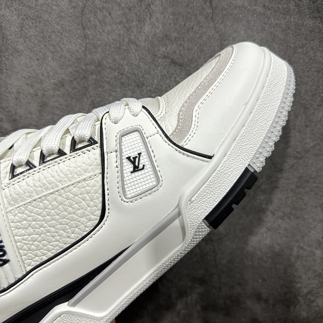 图片[6]-【莞产YS版本】Louis Vuitton Trainer lv时装走秀运动鞋 完美鞋型超高的清洁度 零毛边线头瑕疵 全套原楦原纸版原鞋开模 全网最具灵魂的版型 正确原装黄色鞋盒 正确中底印花 鞋面印花3D高频深度立体 全鞋电脑针车 紧密相连 针距密度一致 环保乳胶注塑鞋垫 厚度脚感还原原版 皮面裁剪部位 统一油边封口工艺 原装橡胶大底含胶量大底组合零偏差 专柜全套包装 防尘袋 说明书 质保卡 男女鞋 尺码： 38 39 40 41 42 43 44 45-选品中心