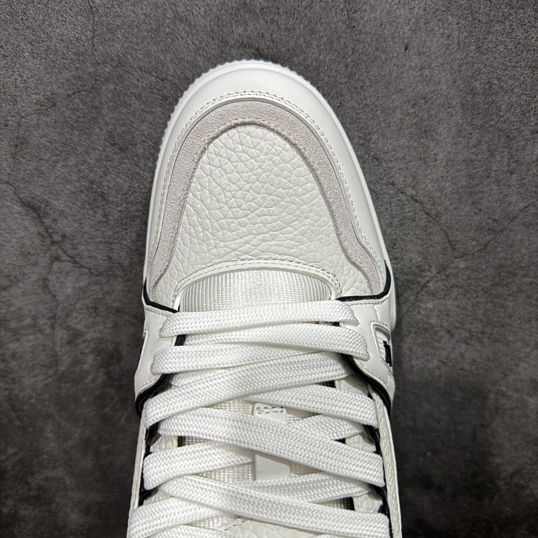 图片[5]-【莞产YS版本】Louis Vuitton Trainer lv时装走秀运动鞋 完美鞋型超高的清洁度 零毛边线头瑕疵 全套原楦原纸版原鞋开模 全网最具灵魂的版型 正确原装黄色鞋盒 正确中底印花 鞋面印花3D高频深度立体 全鞋电脑针车 紧密相连 针距密度一致 环保乳胶注塑鞋垫 厚度脚感还原原版 皮面裁剪部位 统一油边封口工艺 原装橡胶大底含胶量大底组合零偏差 专柜全套包装 防尘袋 说明书 质保卡 男女鞋 尺码： 38 39 40 41 42 43 44 45-选品中心