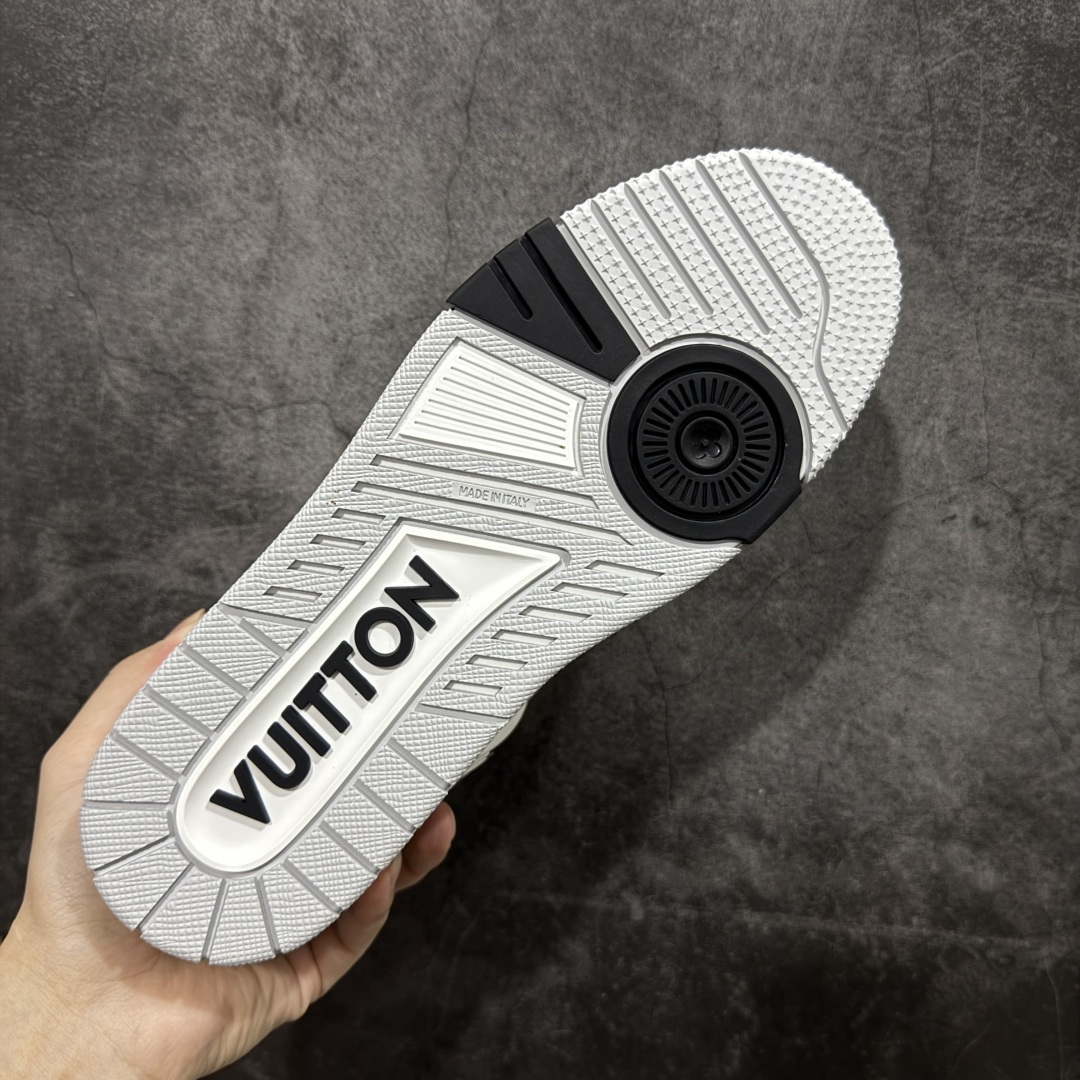 图片[9]-【莞产YS版本】Louis Vuitton Trainer lv时装走秀运动鞋 完美鞋型超高的清洁度 零毛边线头瑕疵 全套原楦原纸版原鞋开模 全网最具灵魂的版型 正确原装黄色鞋盒 正确中底印花 鞋面印花3D高频深度立体 全鞋电脑针车 紧密相连 针距密度一致 环保乳胶注塑鞋垫 厚度脚感还原原版 皮面裁剪部位 统一油边封口工艺 原装橡胶大底含胶量大底组合零偏差 专柜全套包装 防尘袋 说明书 质保卡 男女鞋 尺码： 38 39 40 41 42 43 44 45-选品中心